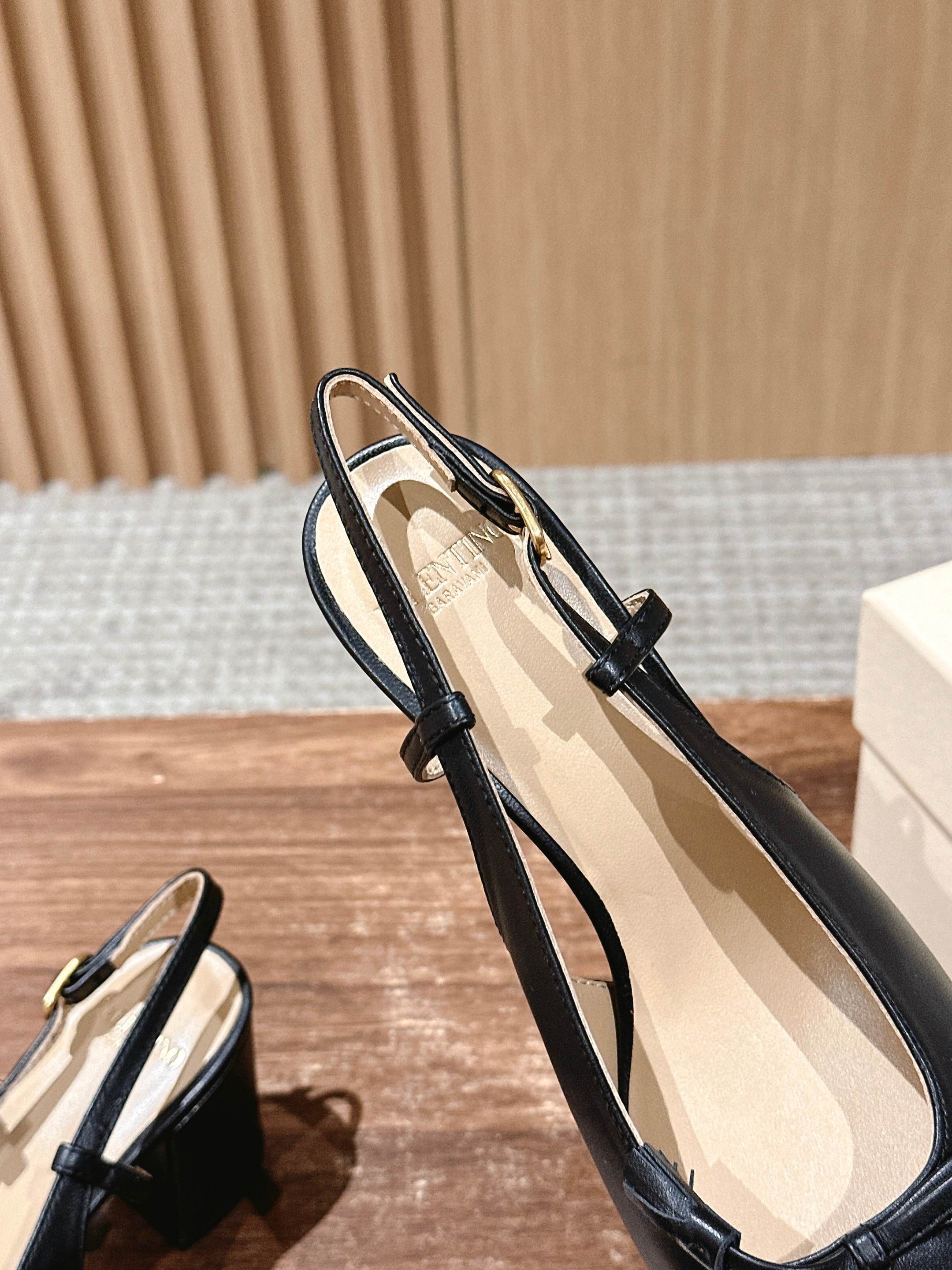 RV - Туфли на толстом каблуке с закрытым носком - Черные