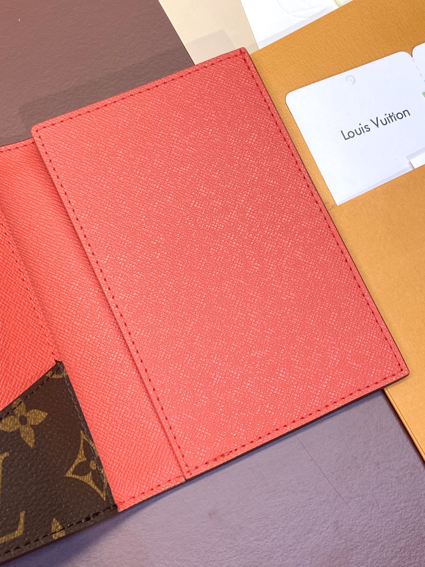 LV-m82867-Обложка для паспорта-Розовая