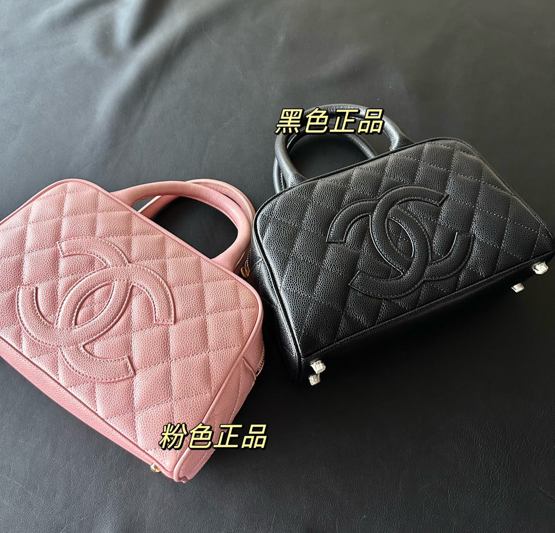 Винтажная сумка-боулинг Chanel из икры, розовая.