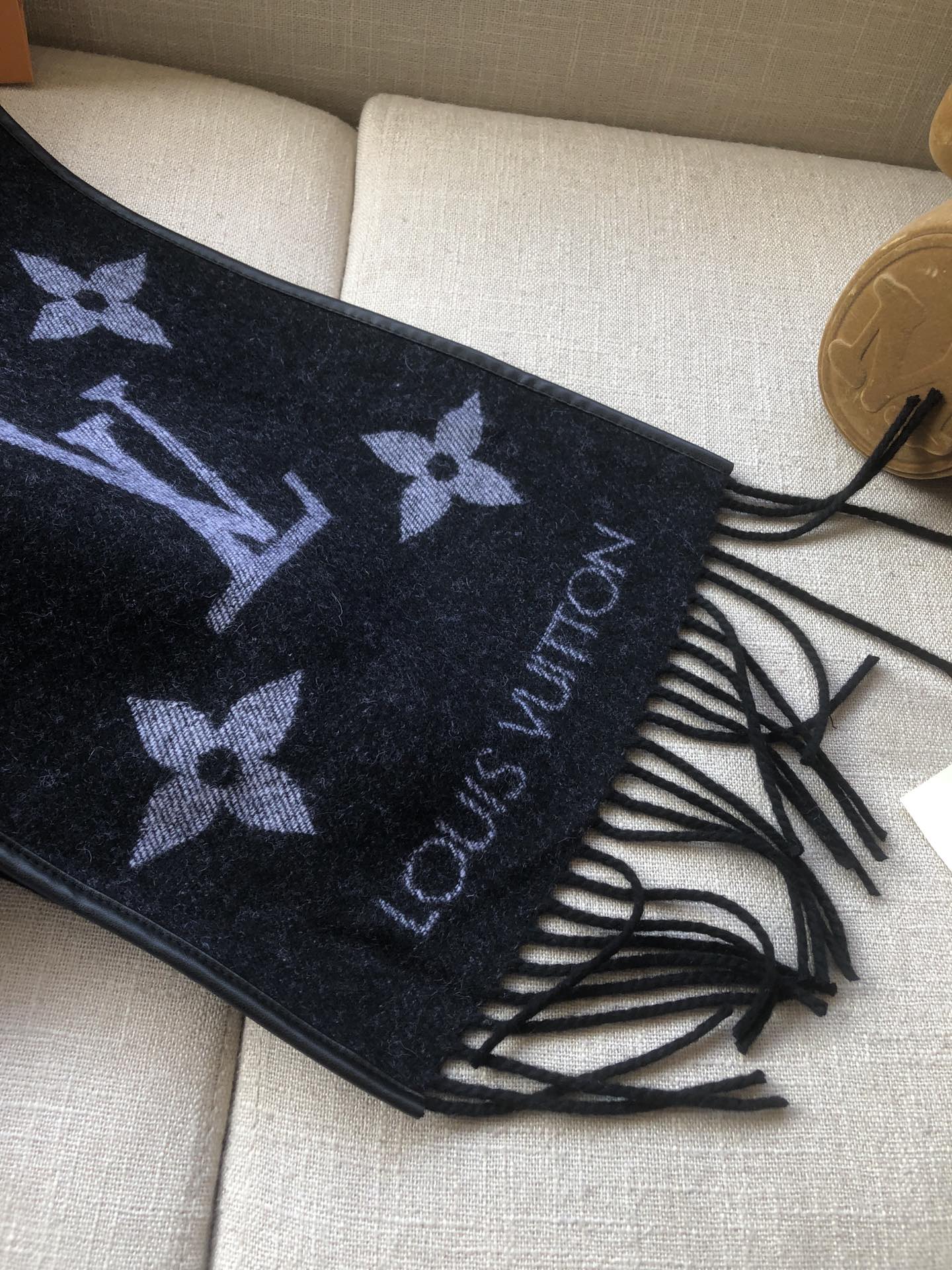 Классический шарф с капюшоном LV с монограммой