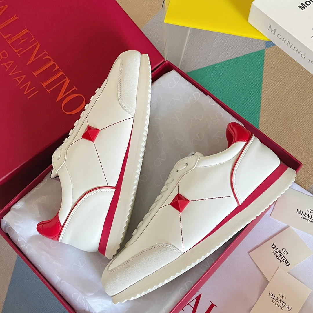 Спортивные повседневные туфли Valentino с заклепками — парный стиль — красная отделка