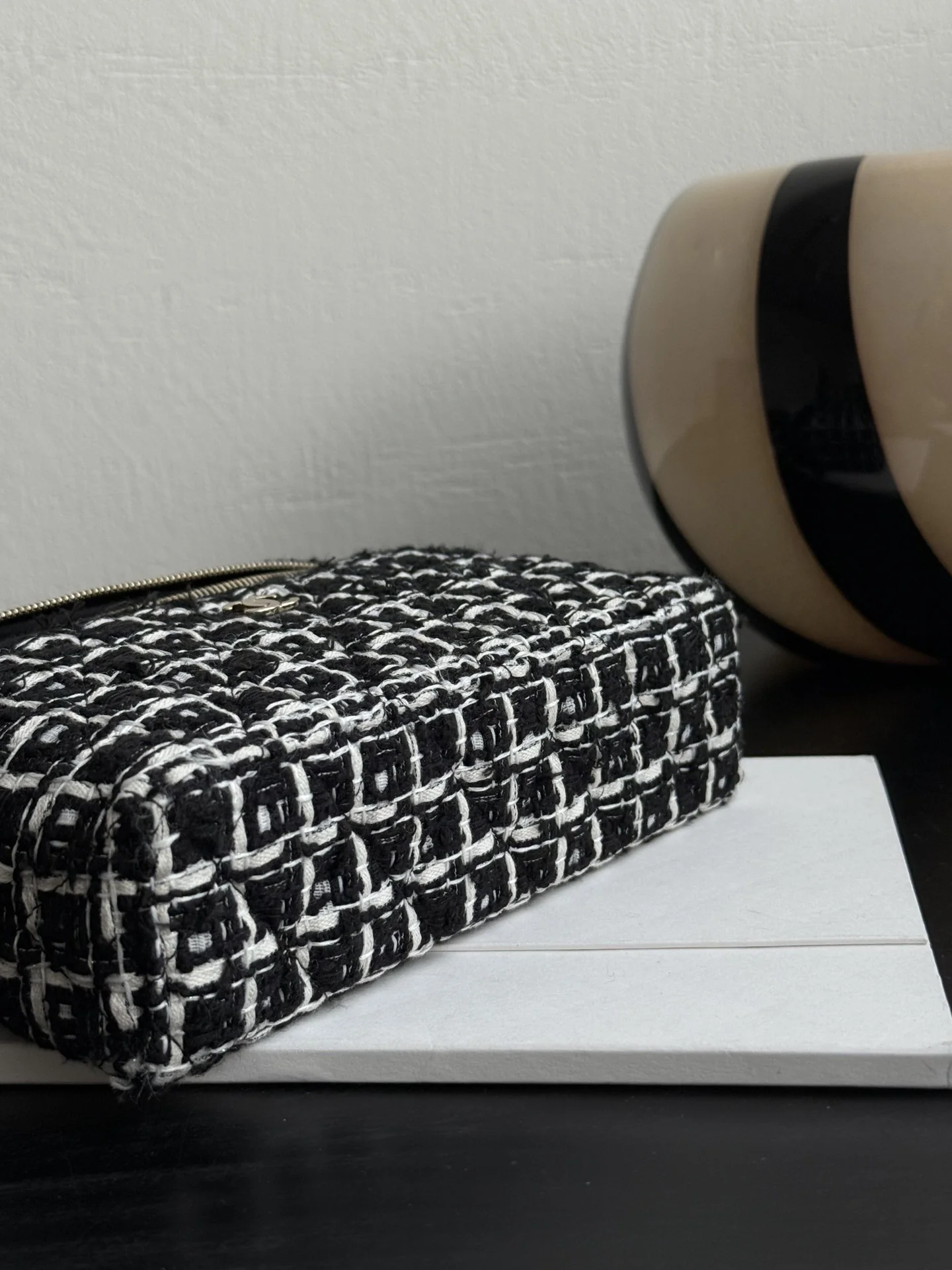 Сумка-ланч Chanel LP из шерсти, черная.