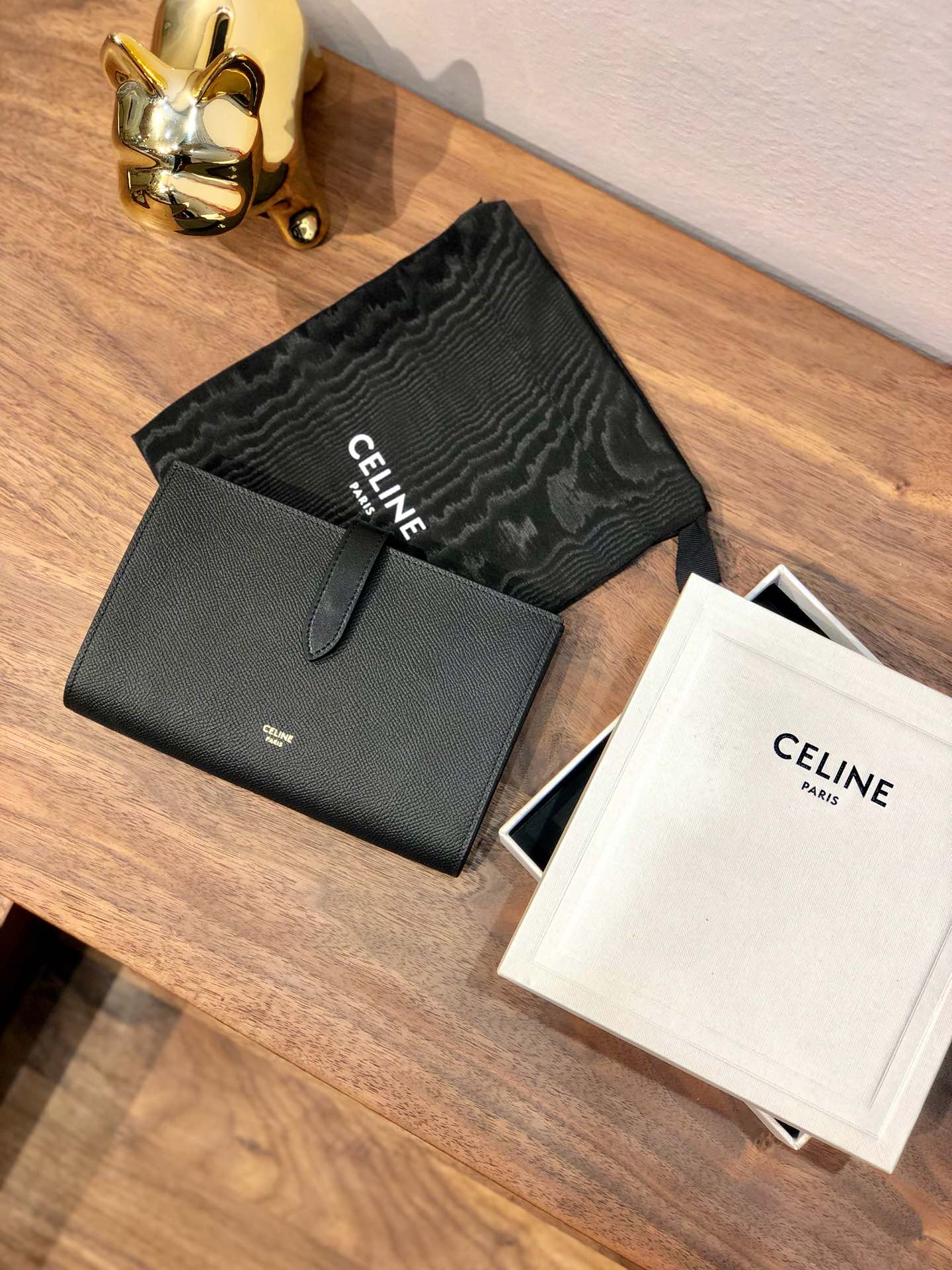 Кошелек Celine-Strap из зернистой телячьей кожи