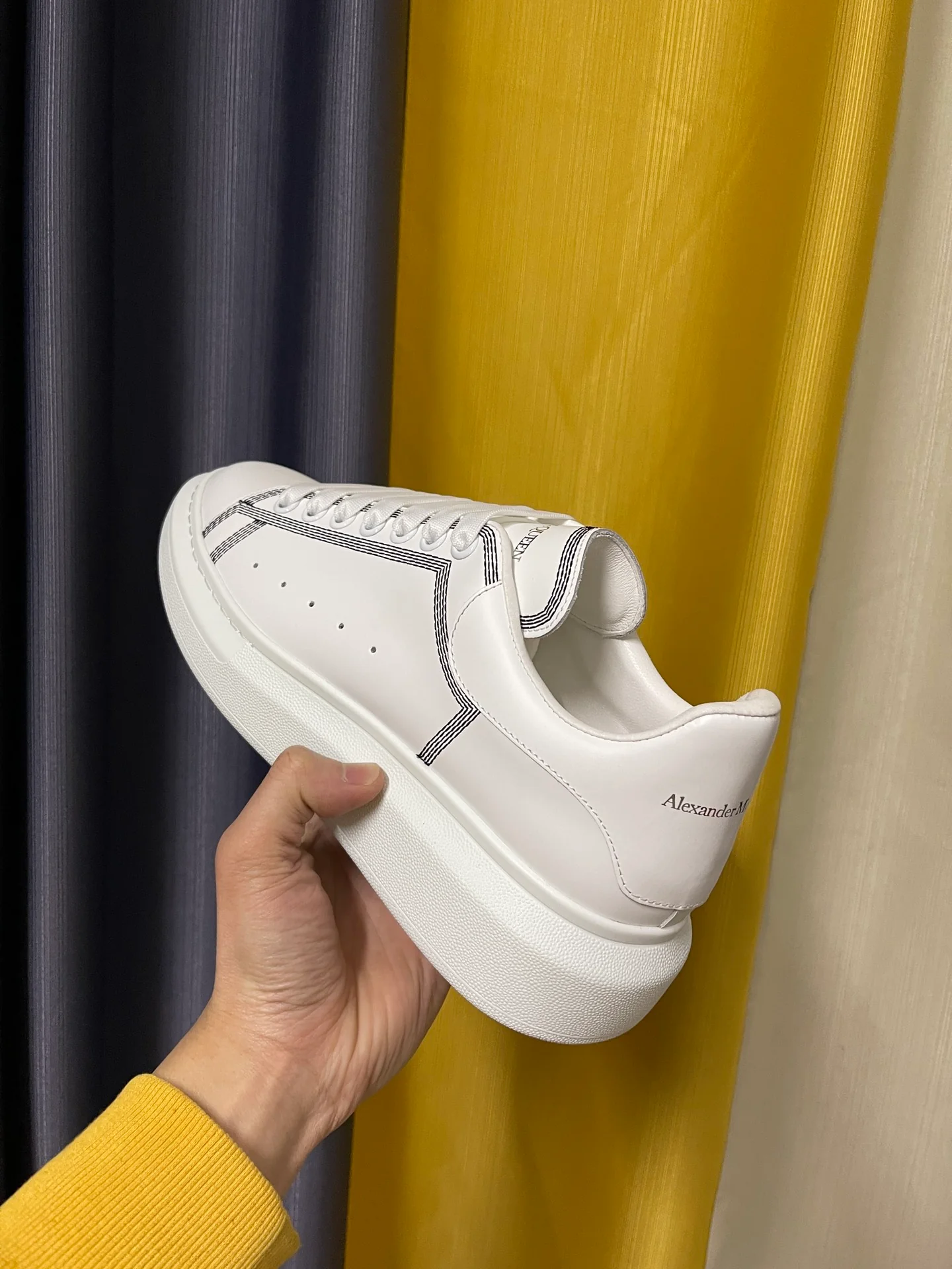 Классические белые кроссовки McQueen - унисекс - полностью белая кожа - черные полоски - премиум-издание