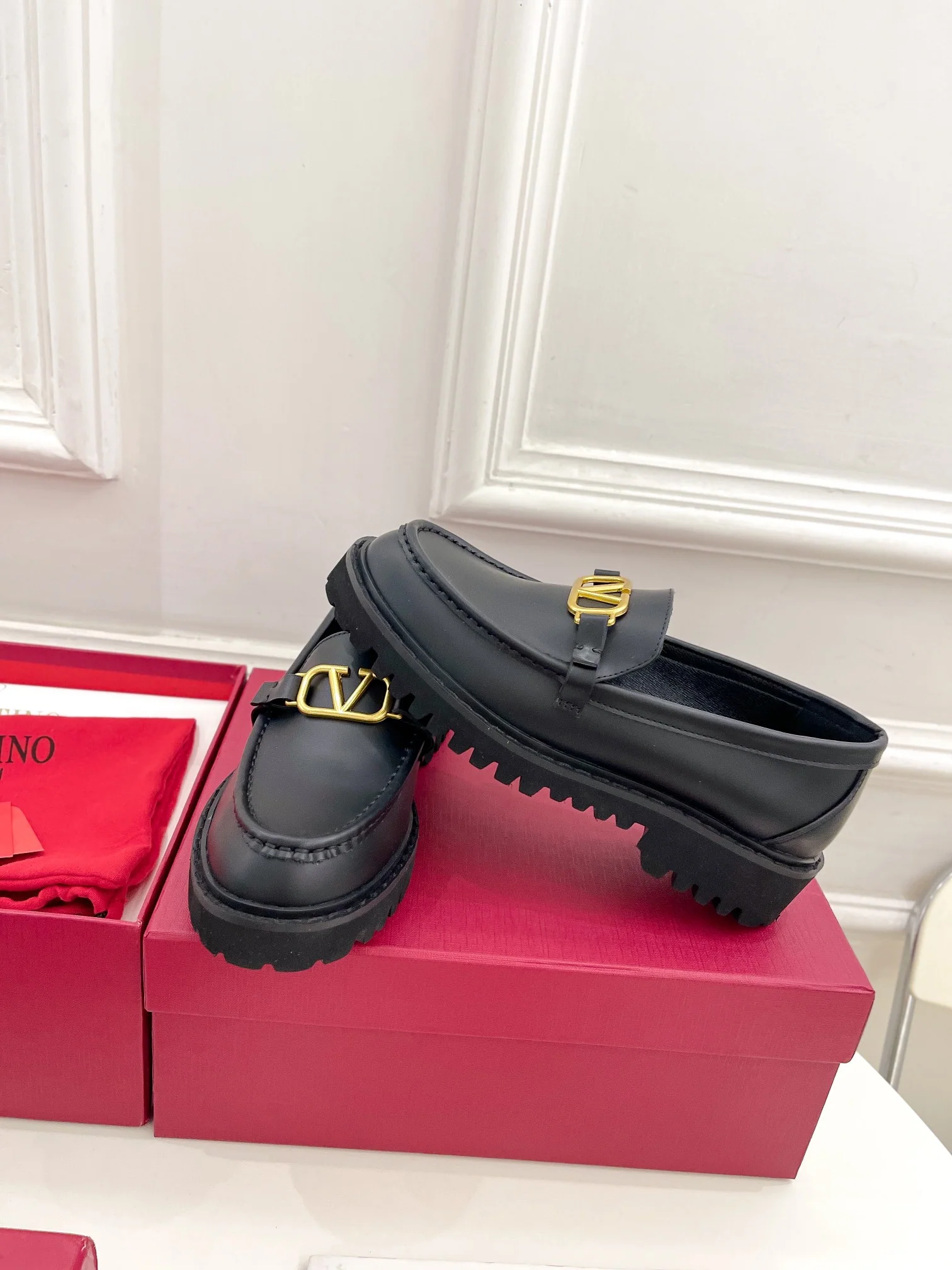 Новые поступления коллекции Valentino весна/лето 2023 - Лоферы - 3 см