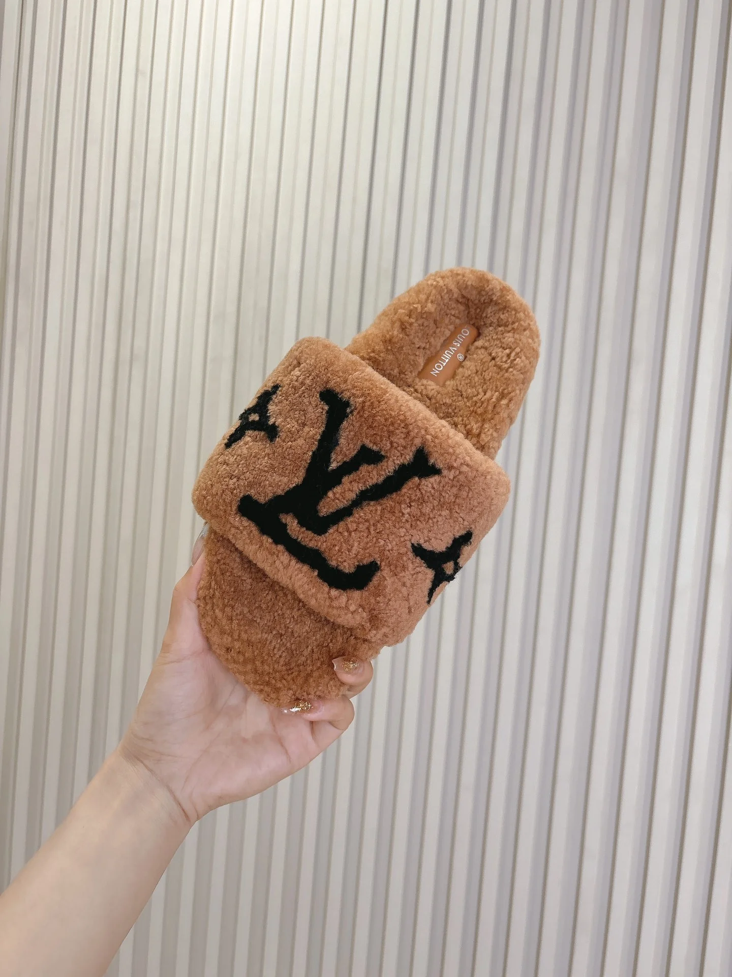 LV-2024 Шерстяные тапочки - Темно-коричневые