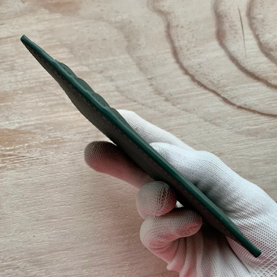 Кардхолдер Celine из зернистой телячьей кожи с застежкой-молнией — темно-зеленый