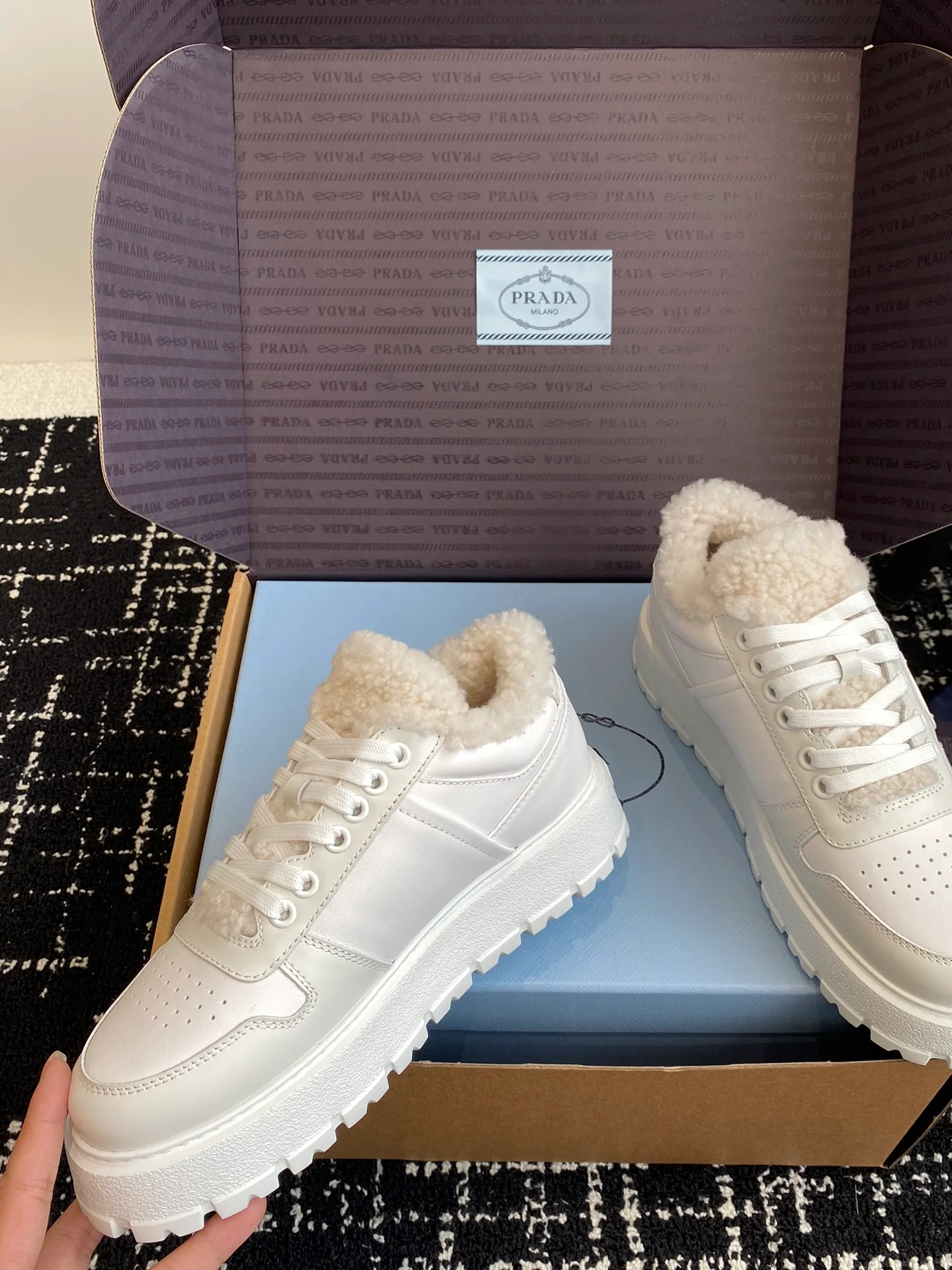 Повседневные туфли Prada 2024 - белые - 1