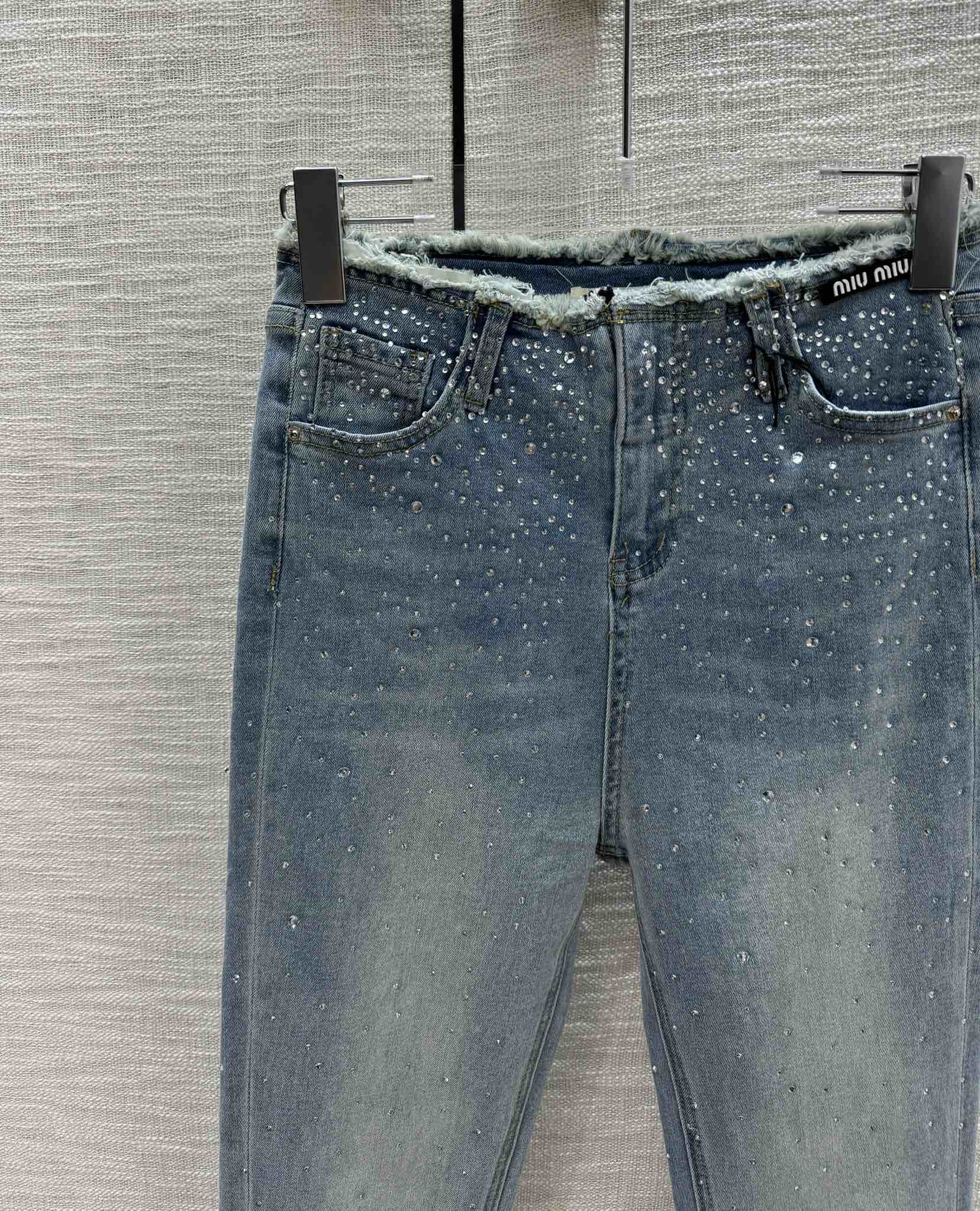 Miu Miu 2404 - Расклешенные джинсы с микро-лейнментом и стразами