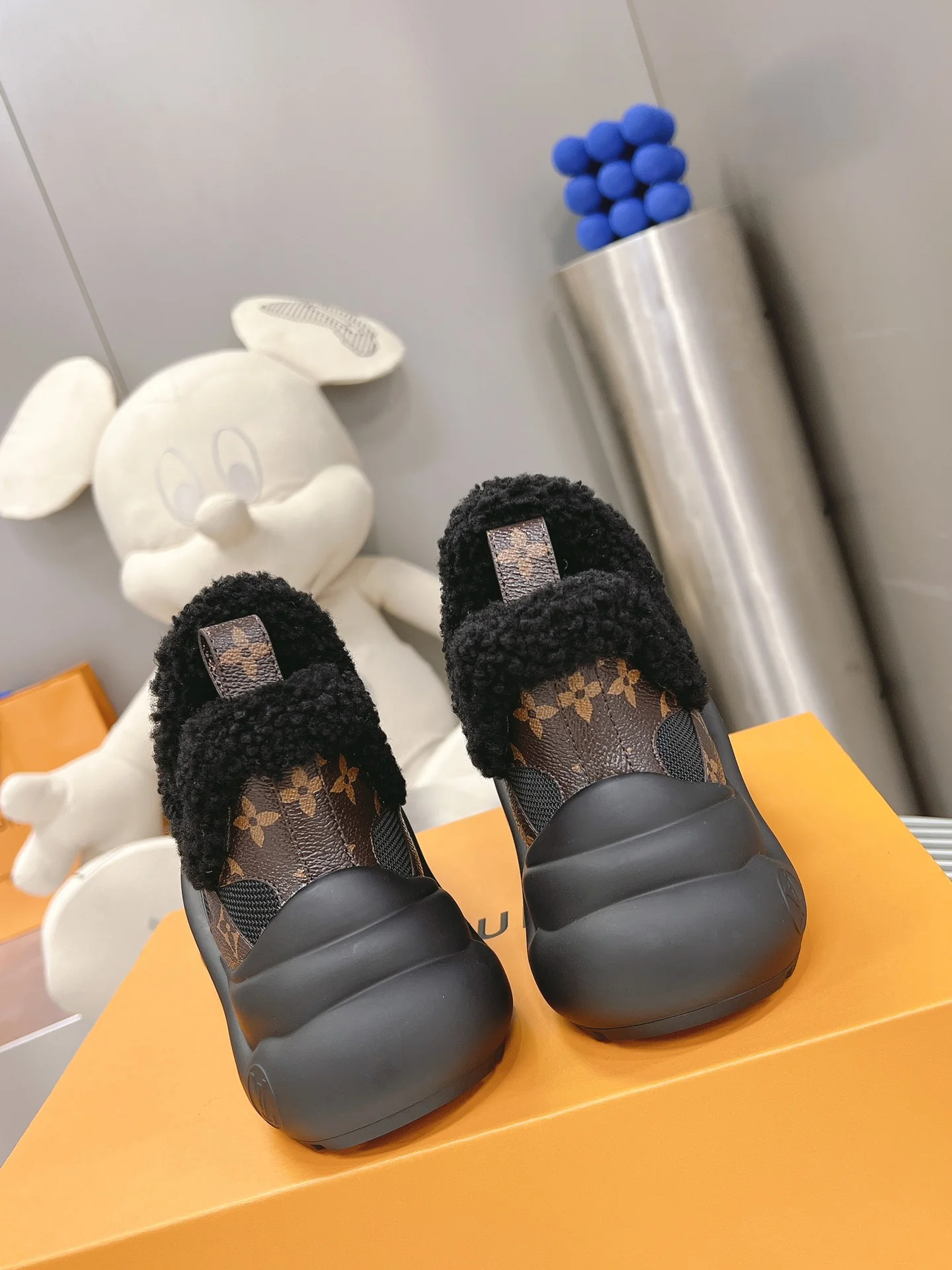 LV - Массивные туфли из шелковой кожи - Черные