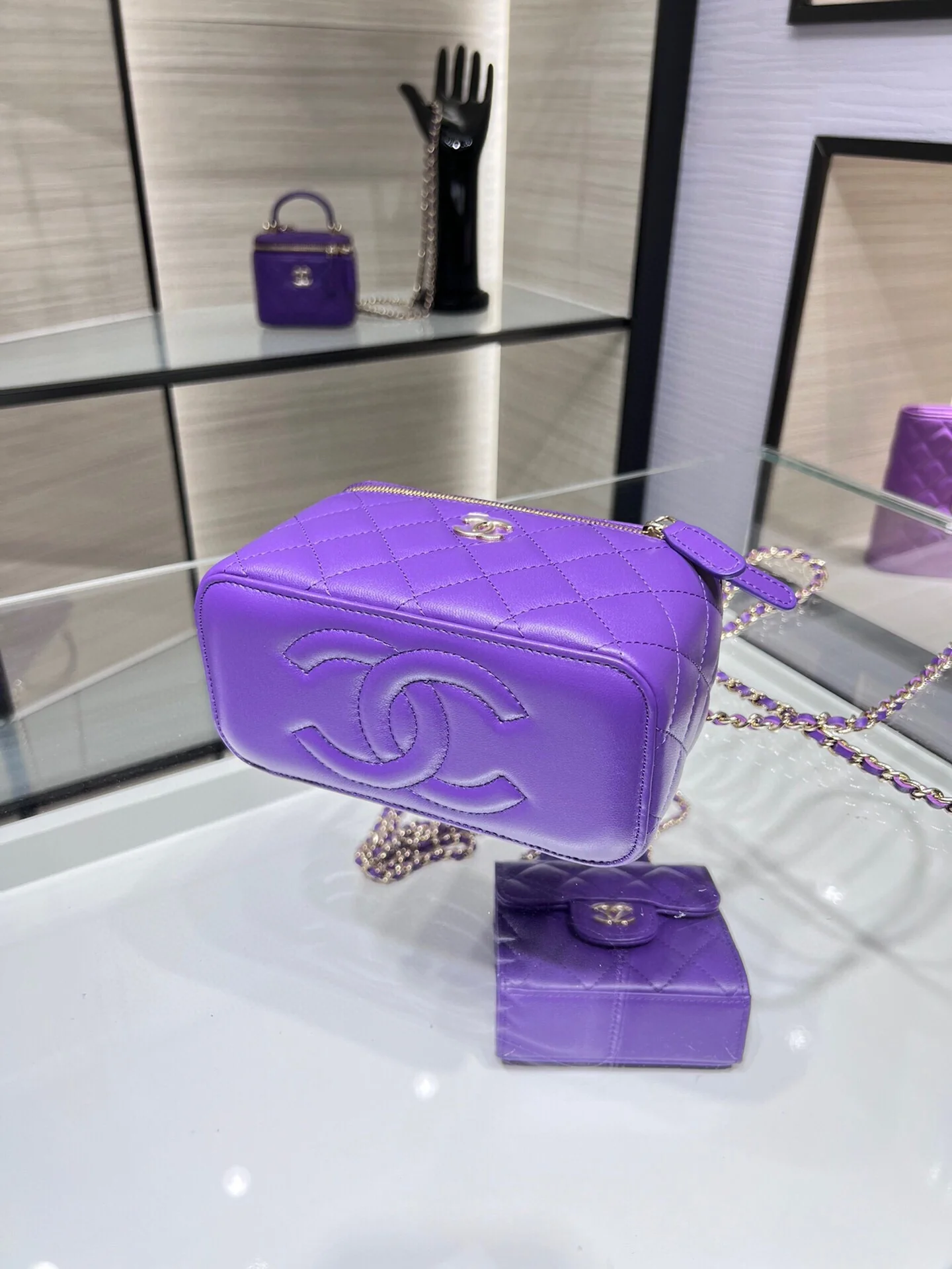 Футляр для помады Chanel 2022 Métiers d'Art - Квадратная коробочка - Фиолетовый