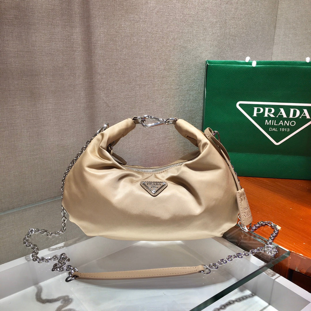 Prada - Новая сумка-хобо Cloud Bag 2020 года, абрикосового цвета.