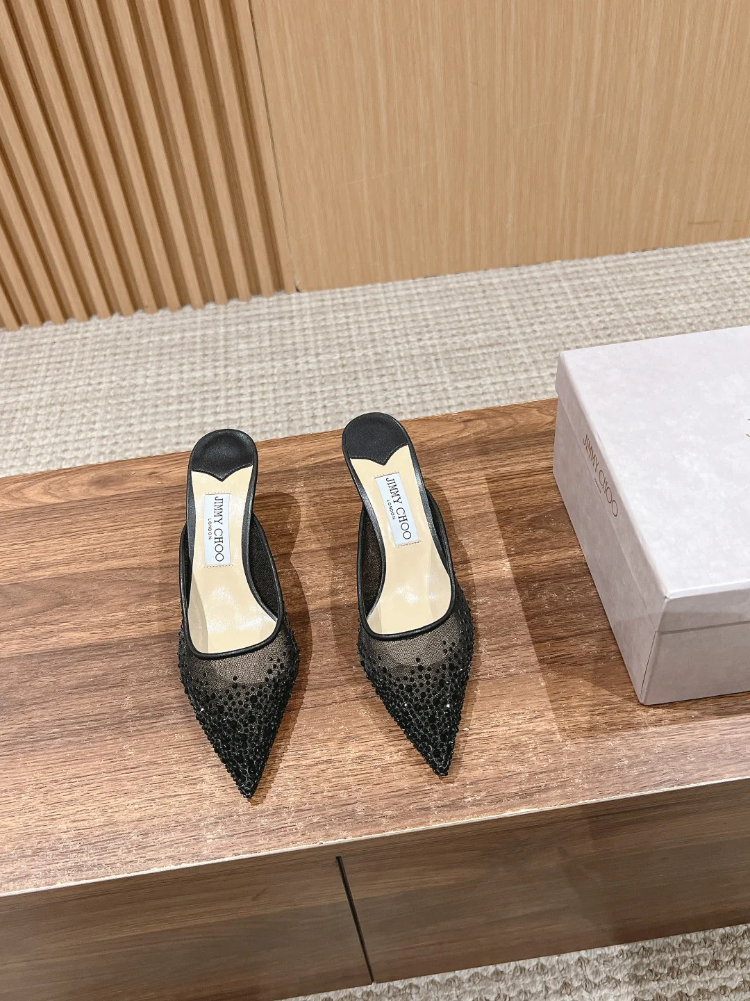 Jimmy - Туфли на каблуке с острым носком и стразами, сетчатые, черные