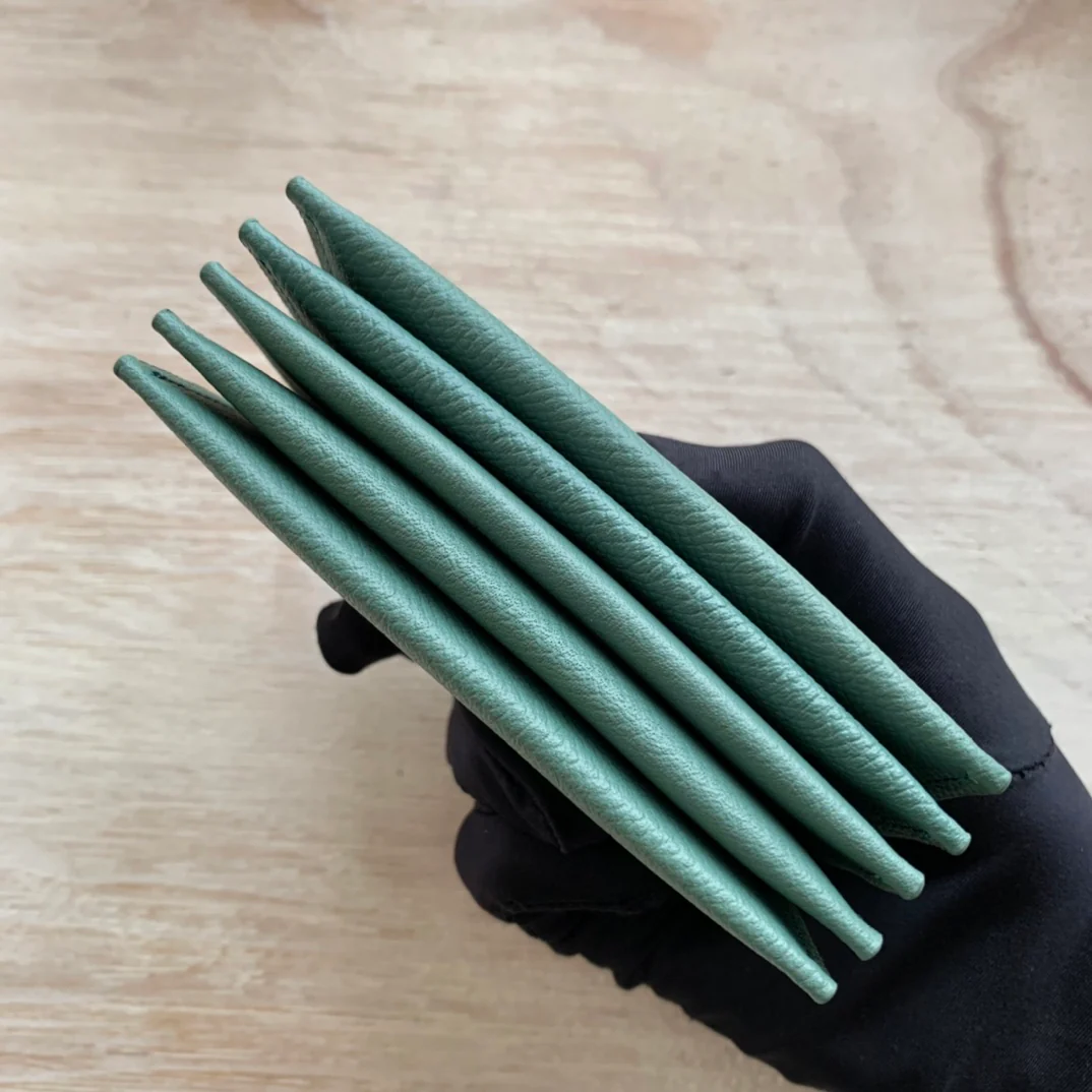 Celine 粒面牛皮风琴卡包