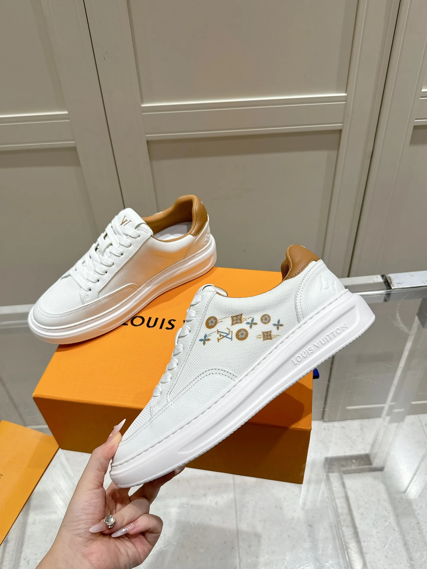 Скейтбордные кроссовки LV-2024 из ткани и кожи - белые