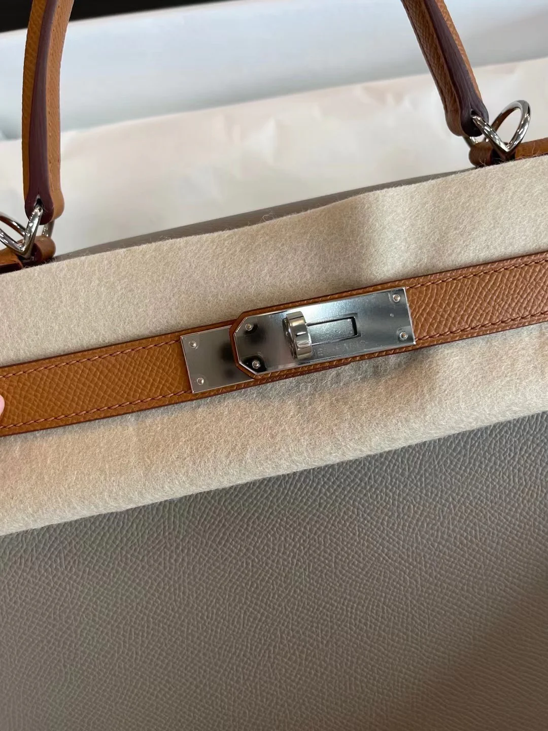 Hermes Kelly 28 Epsom Gold Brown с пряжкой M8 Ashy Grey - Silver