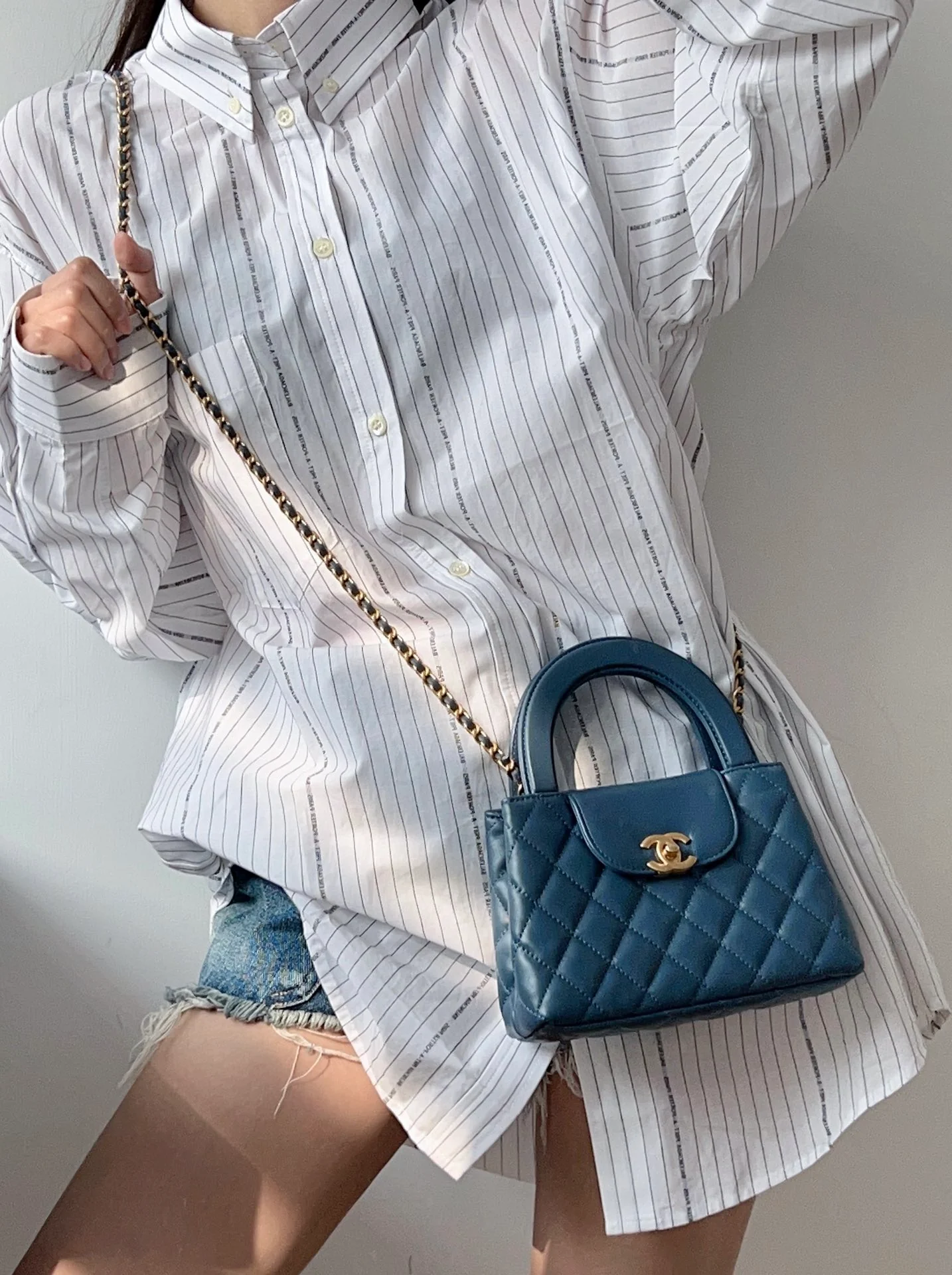 Клатч Chanel с цепочкой Kelly Chain из 23-каратного золота - синий