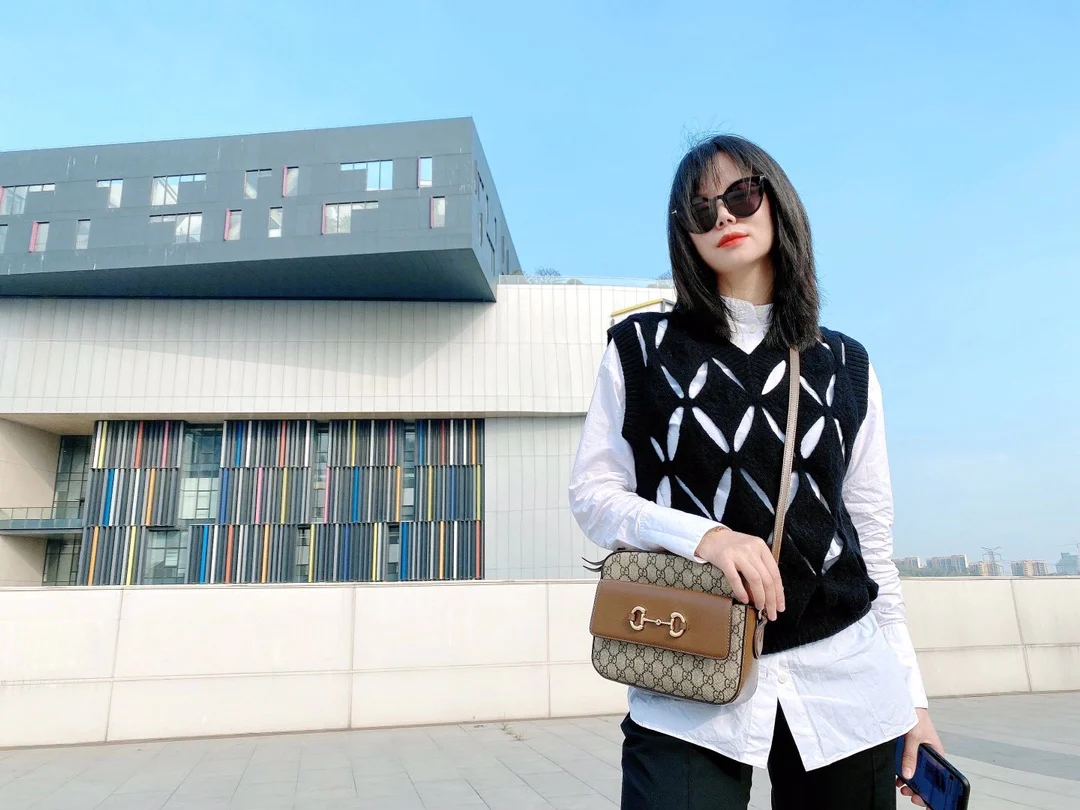 Сумка для фотоаппарата Gucci 1955 с пряжкой в ??виде подковы