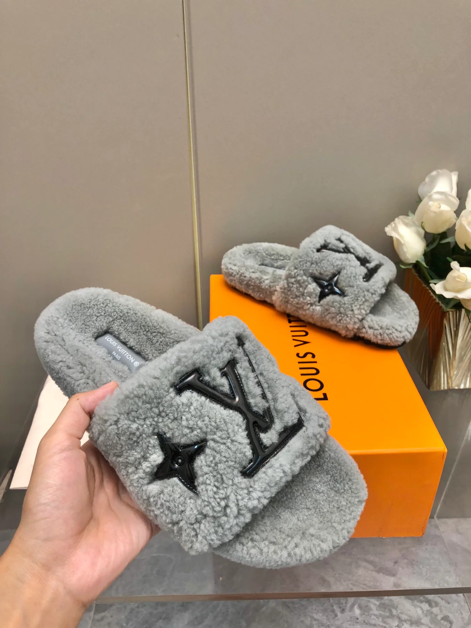LV-2024 Шерстяные тапочки - Серые - 1