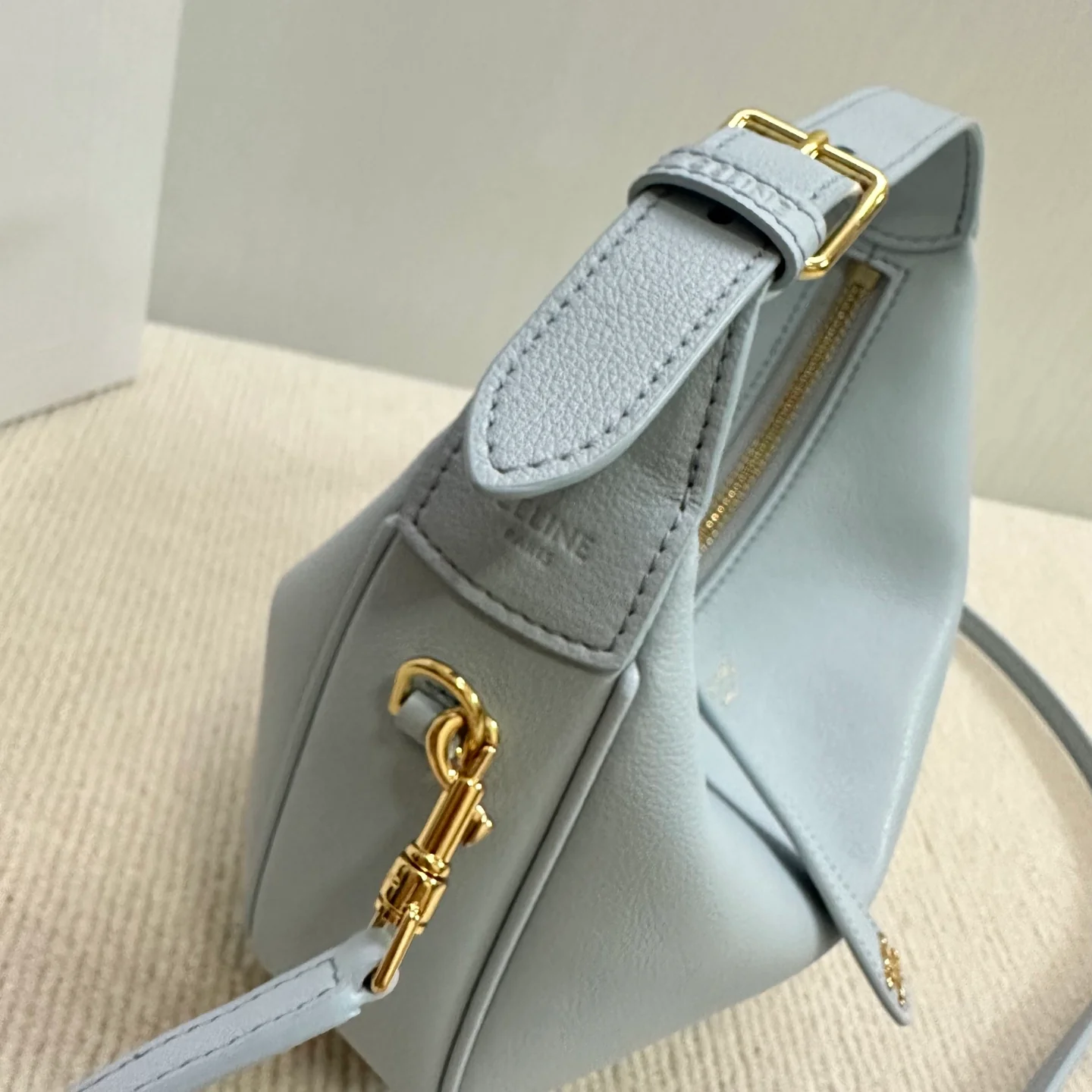 Сумка Celine Lulu Crescent Bag - Ледяной синий