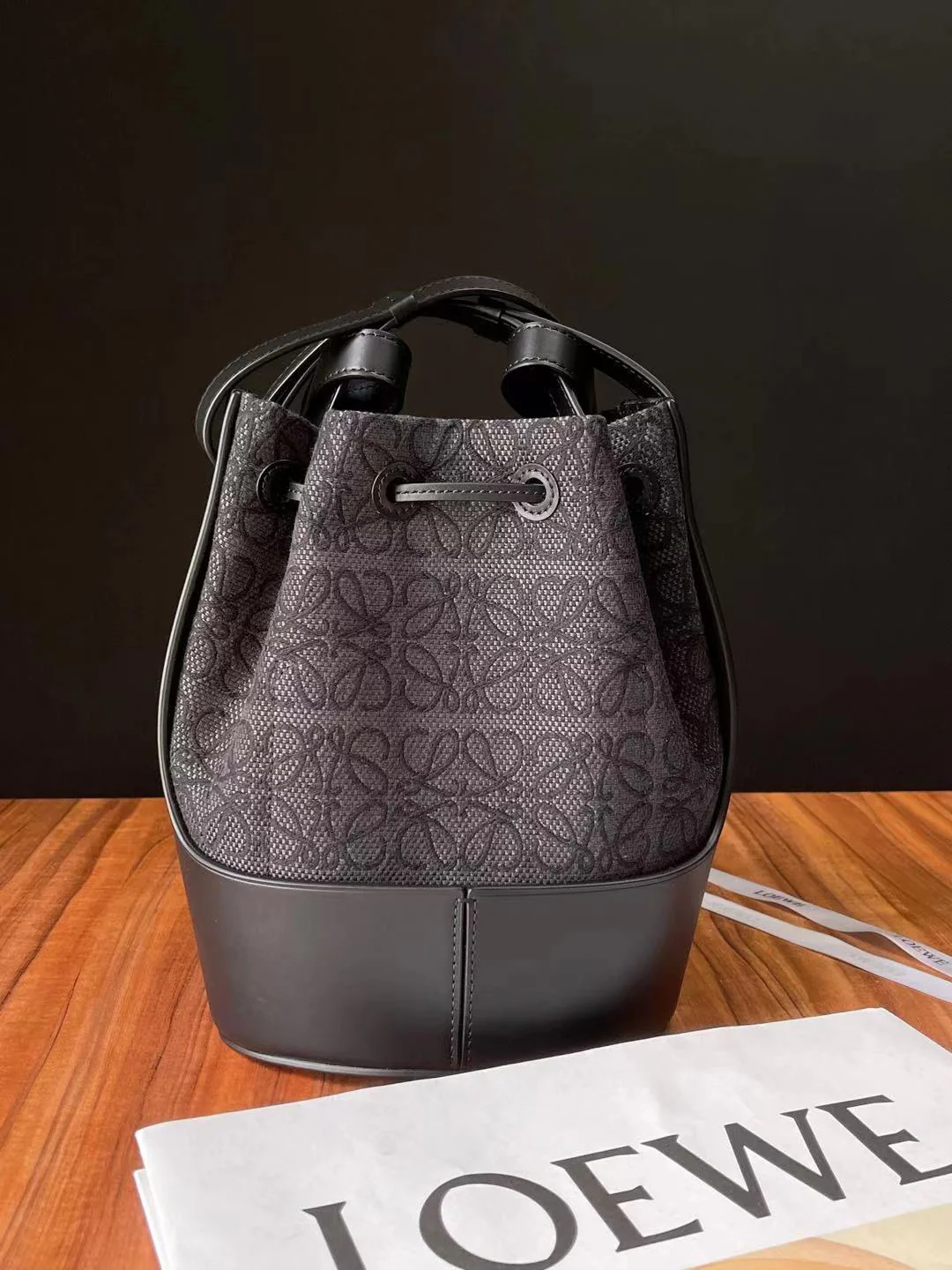 Сумка-ведро Loewe Anagram - Маленькая - 2 шт.