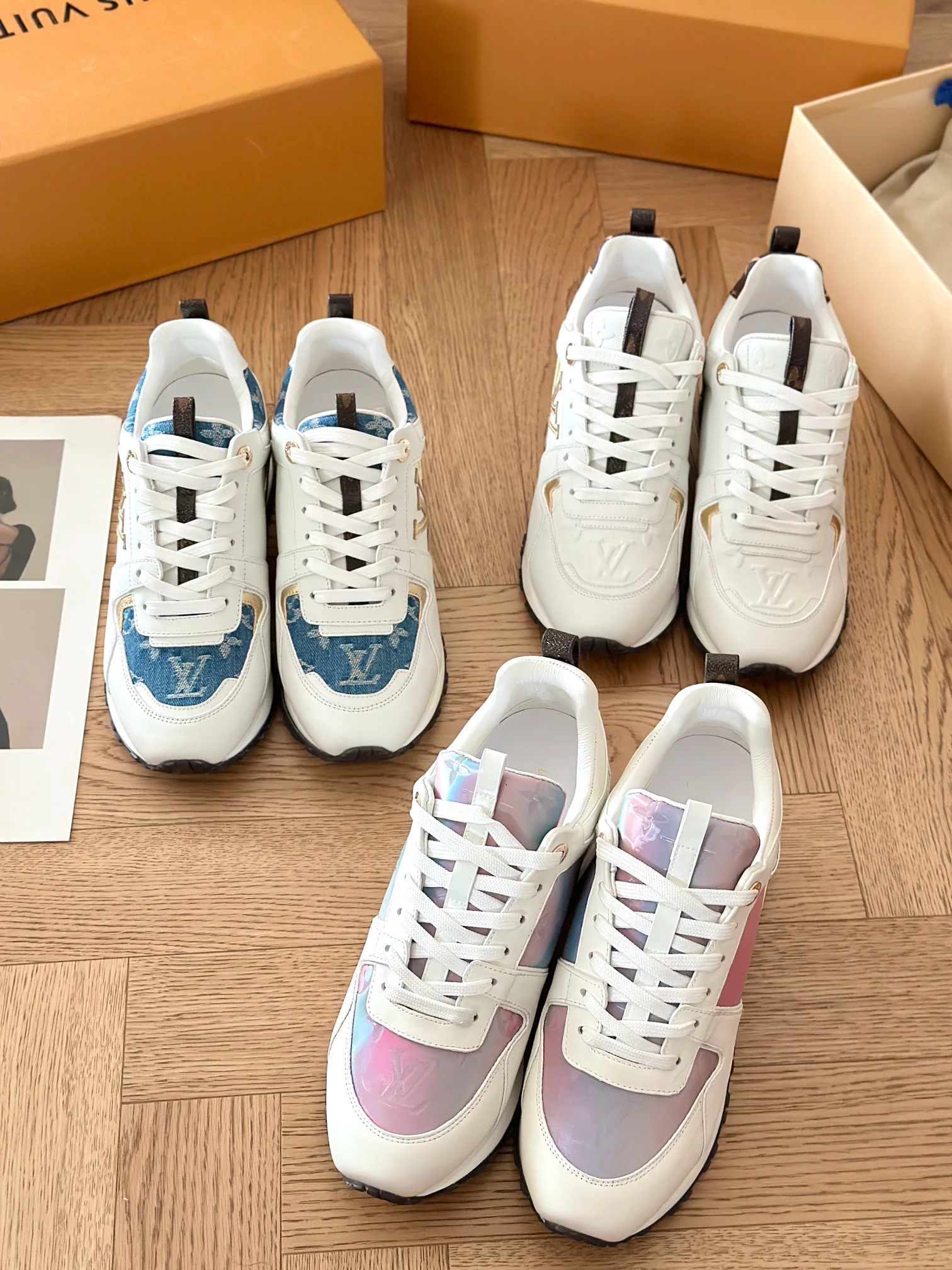 Кроссовки LV Runaway - переливающаяся кожа - белые