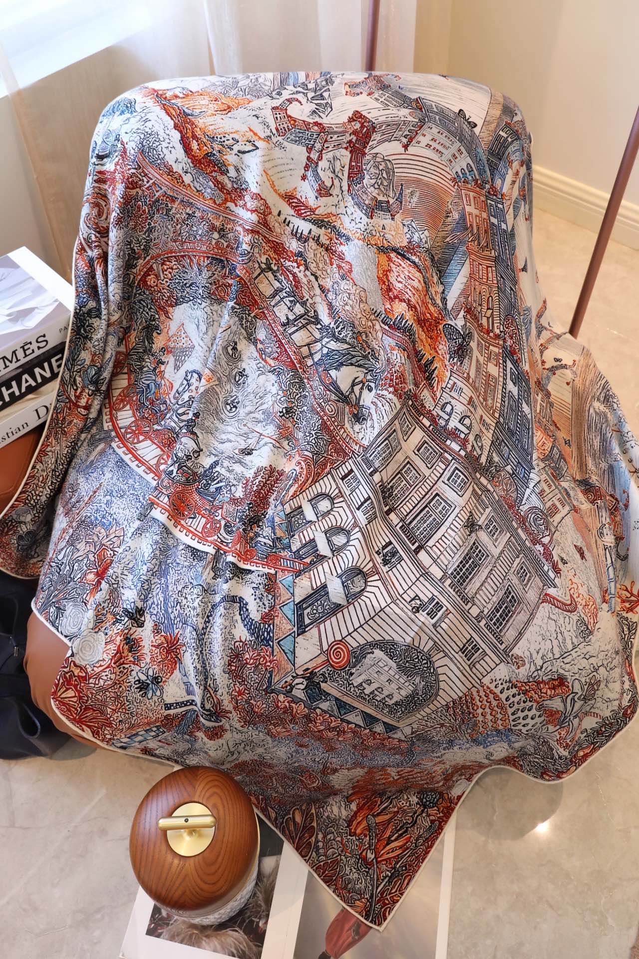 Большой шарф Hermes Dreamy Design 2024 — красный.