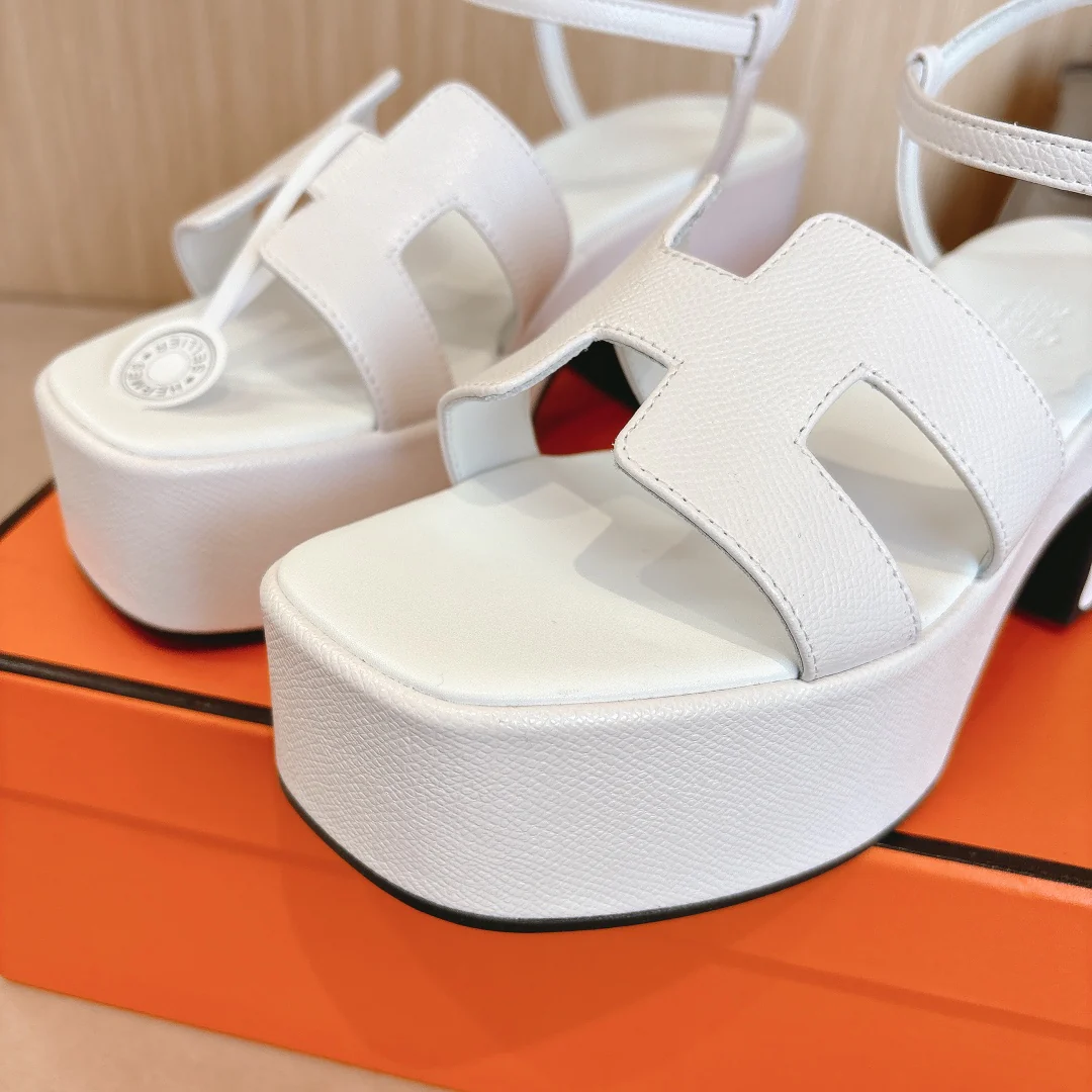 Босоножки на высоком каблуке Hermes Second Uncle из кожи, модель 2024 года, белые.