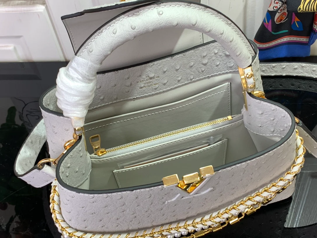 LV Capucines BB - Сумка из телячьей кожи с жемчужной цепочкой - Серая