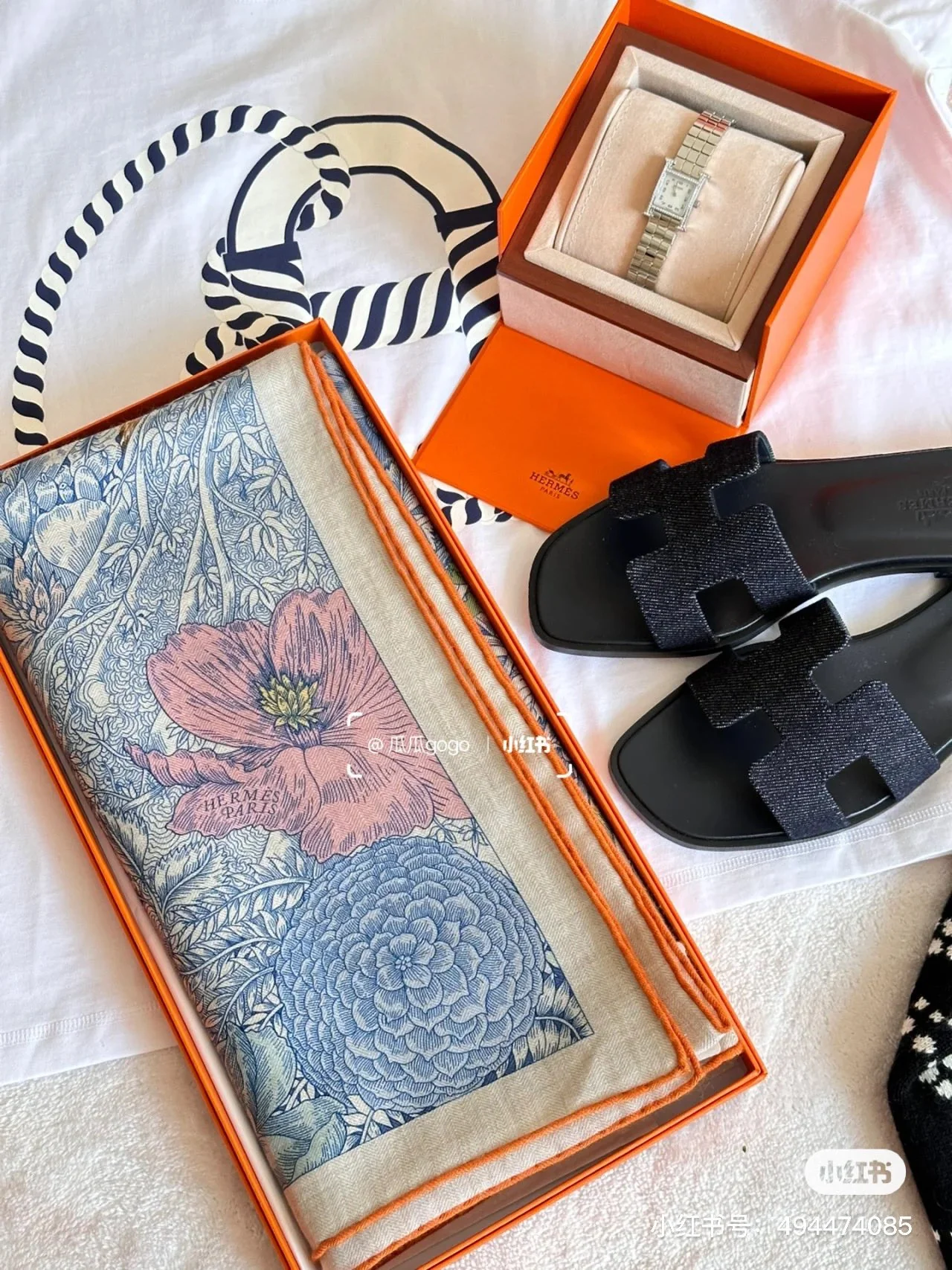 Большой квадратный шарф Hermes 2024 с цветочным рисунком.