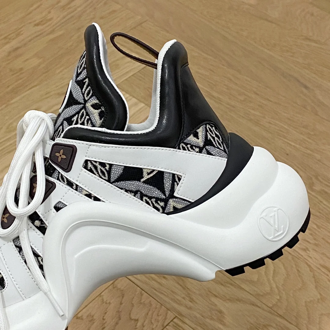 Обувь LV - массивные кроссовки с вышивкой LV - черно-белые