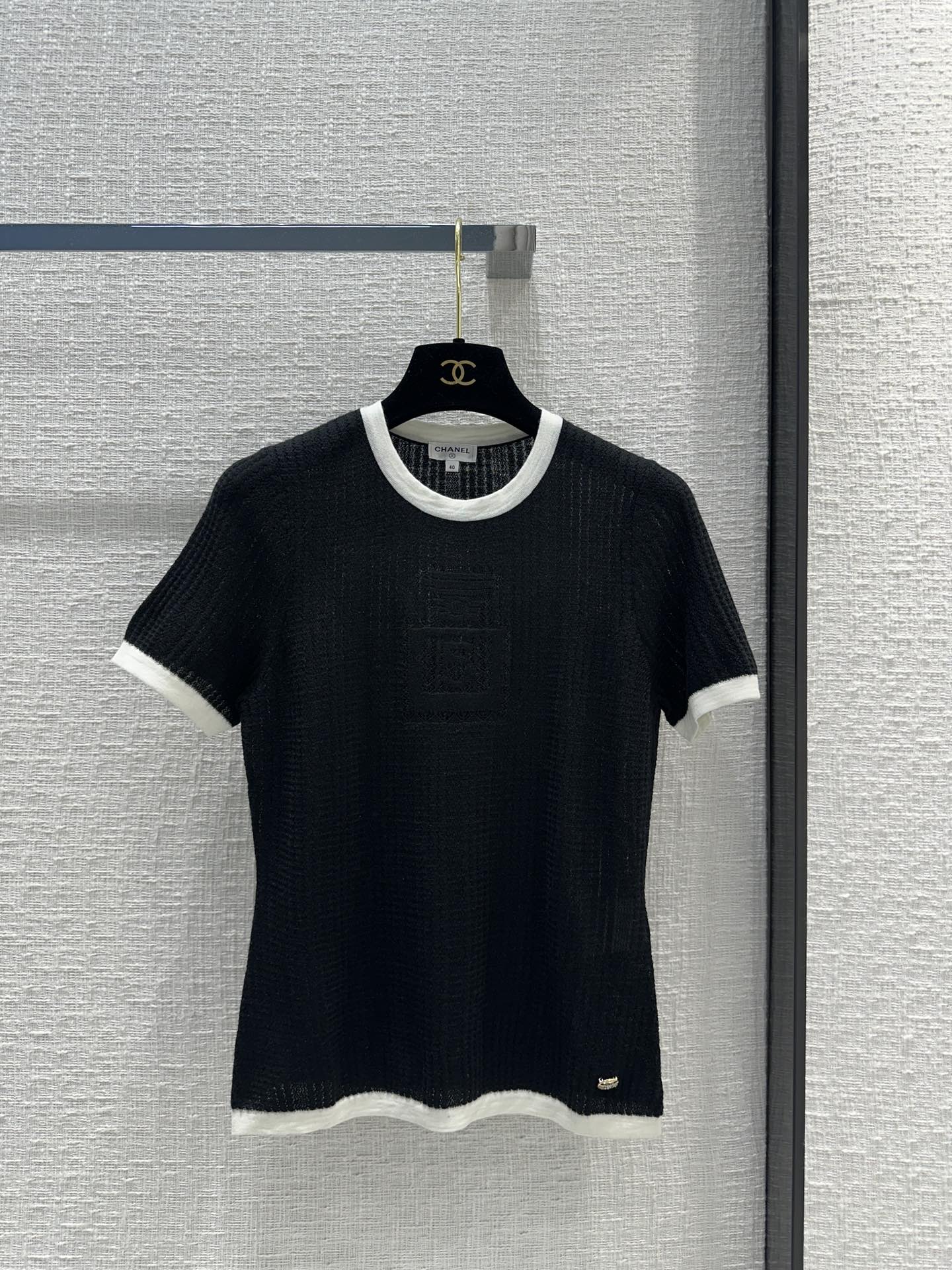 Вязаный топ Chanel 2403 ?Коко? в черно-белом исполнении