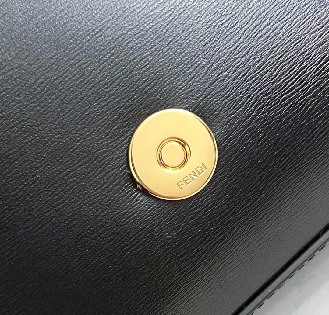 Fendi - Черный кошелек на молнии с клатчем