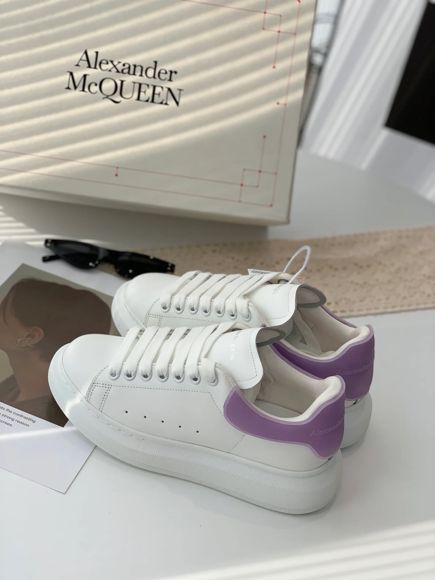 McQueen - Улучшенные классические белые кроссовки - Фиолетовые