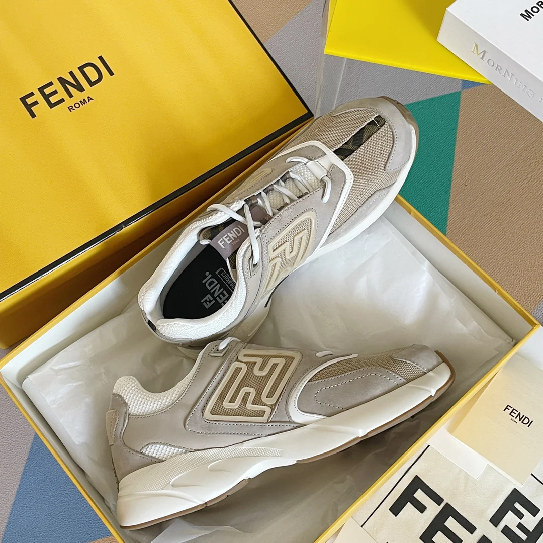 Кроссовки Fendi — парные — абрикосового цвета