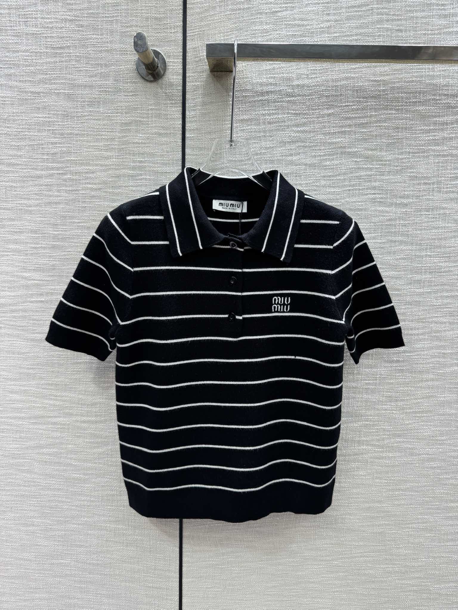 Miu Miu - 2404 - Трикотажная футболка-поло с коротким рукавом и воротником-поло в полоску, цветные блоки - Черная