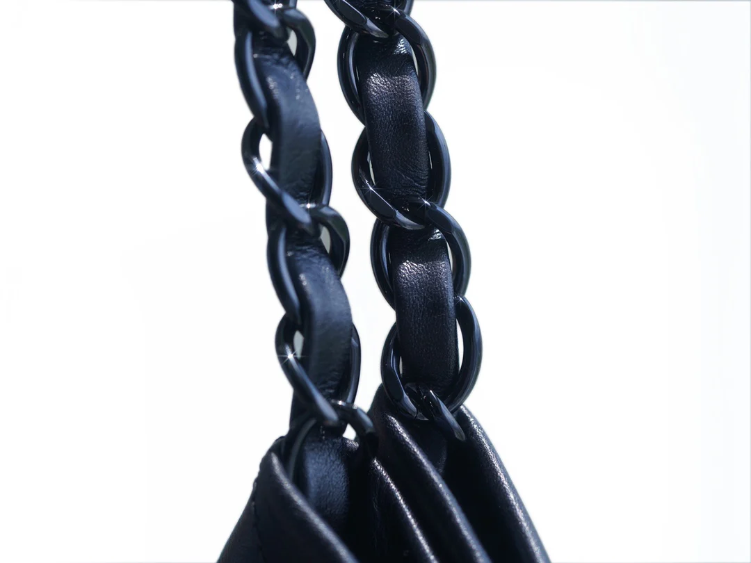 Сумка Chanel 22 - маленькая, металлизированная, синяя.