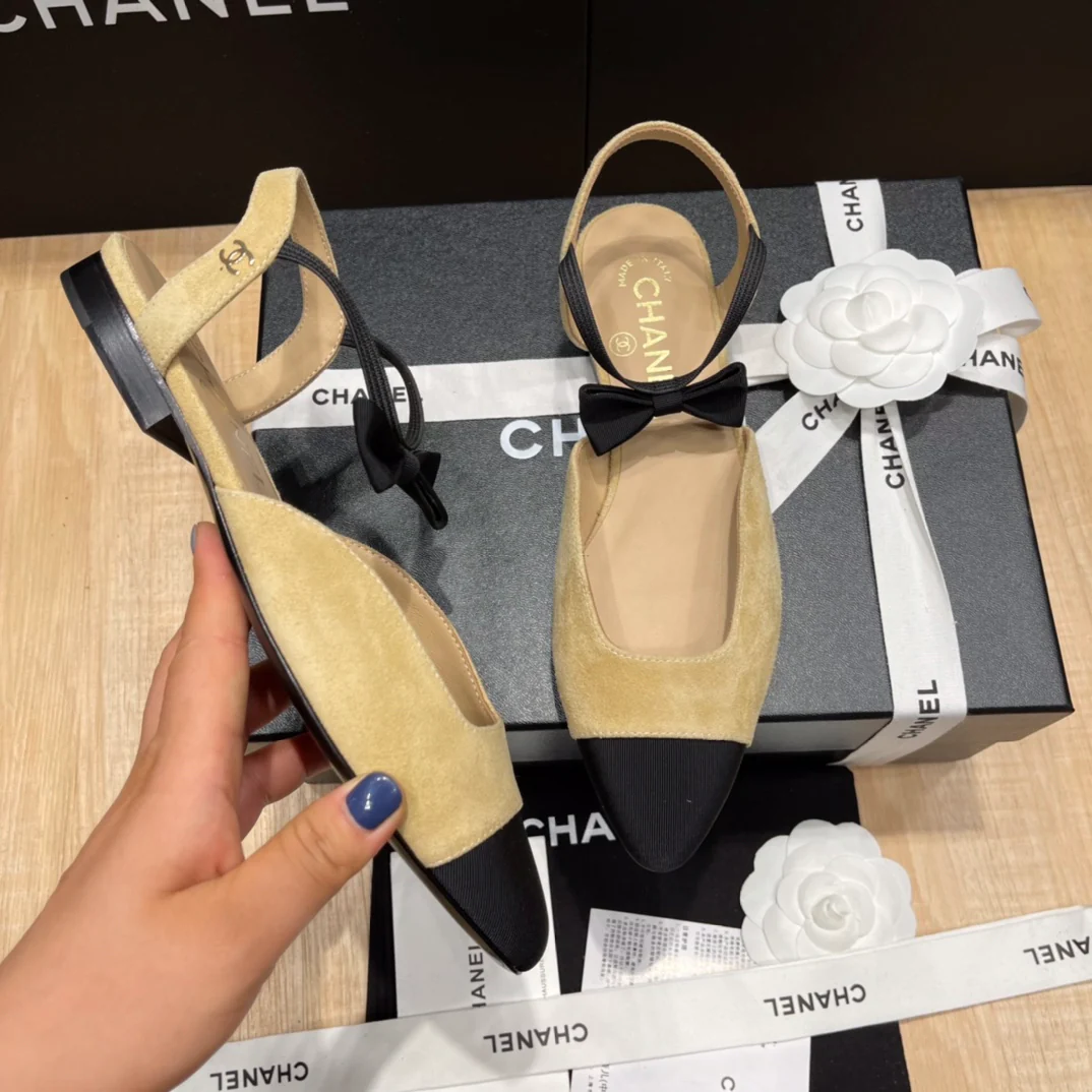 Chanel - Абрикосовые туфли на закрытом каблуке