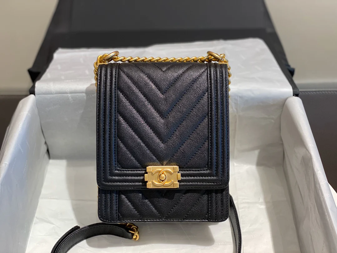 Chanel-boy-19-16-5cm-1