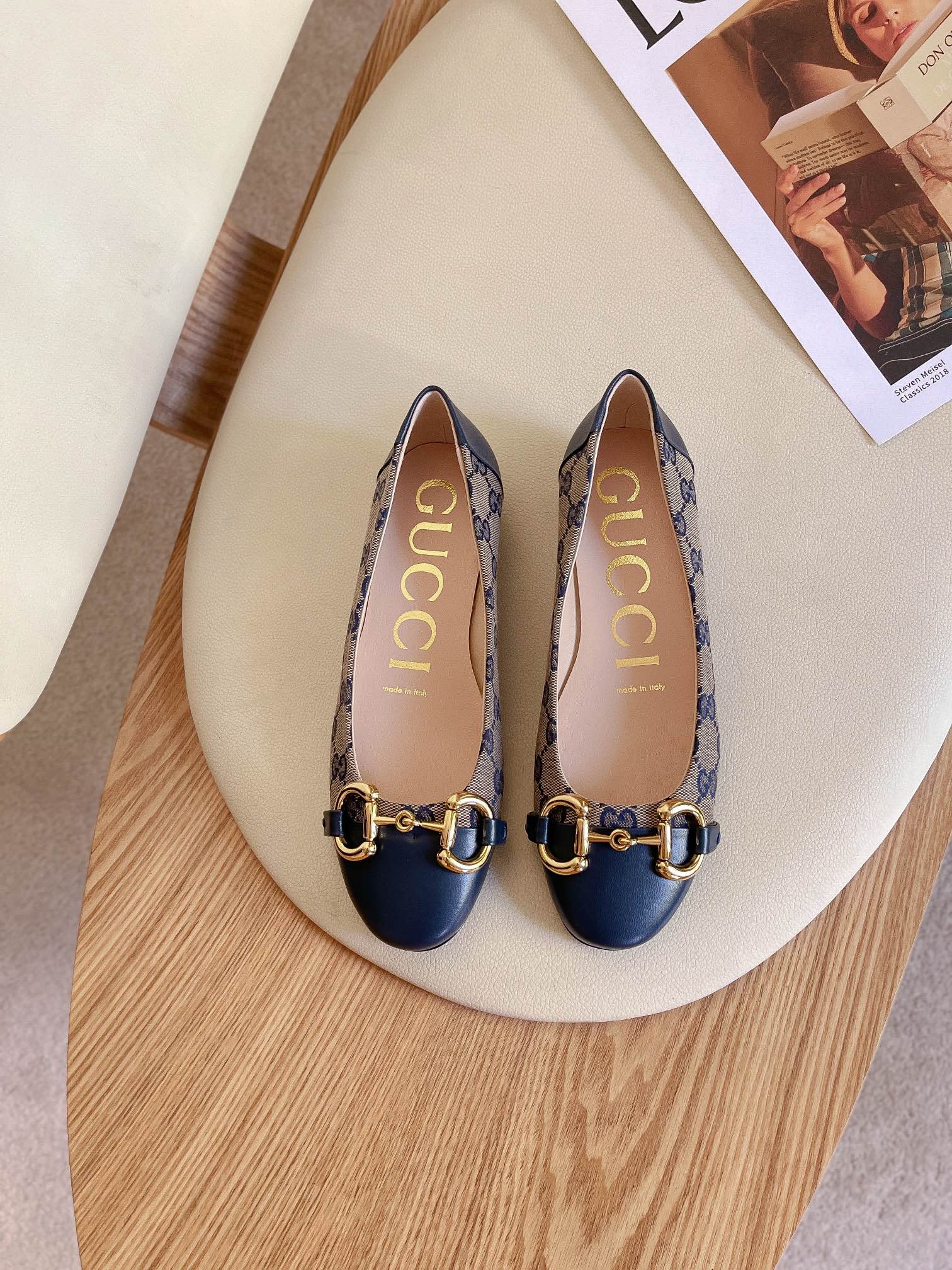 Классические уличные балетки/туфли Gucci с пряжкой