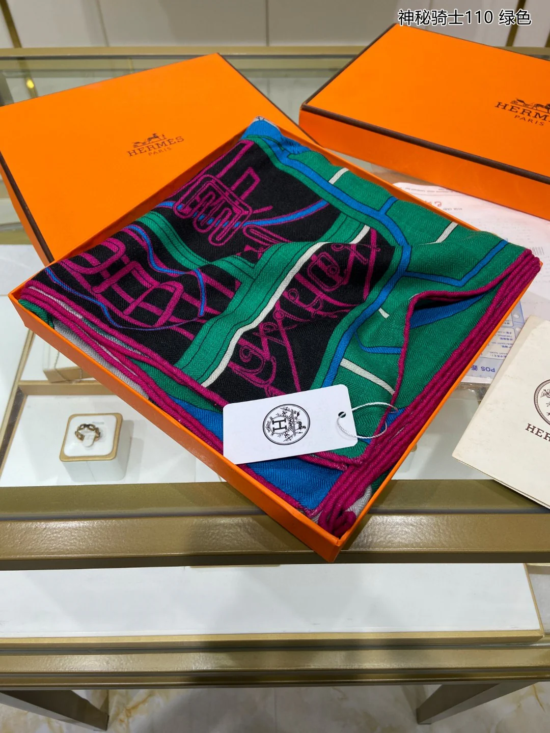 Шарф Hermes ?Таинственный рыцарь? — 110 см — 70% кашемир — 30% шелк — 1 шт.