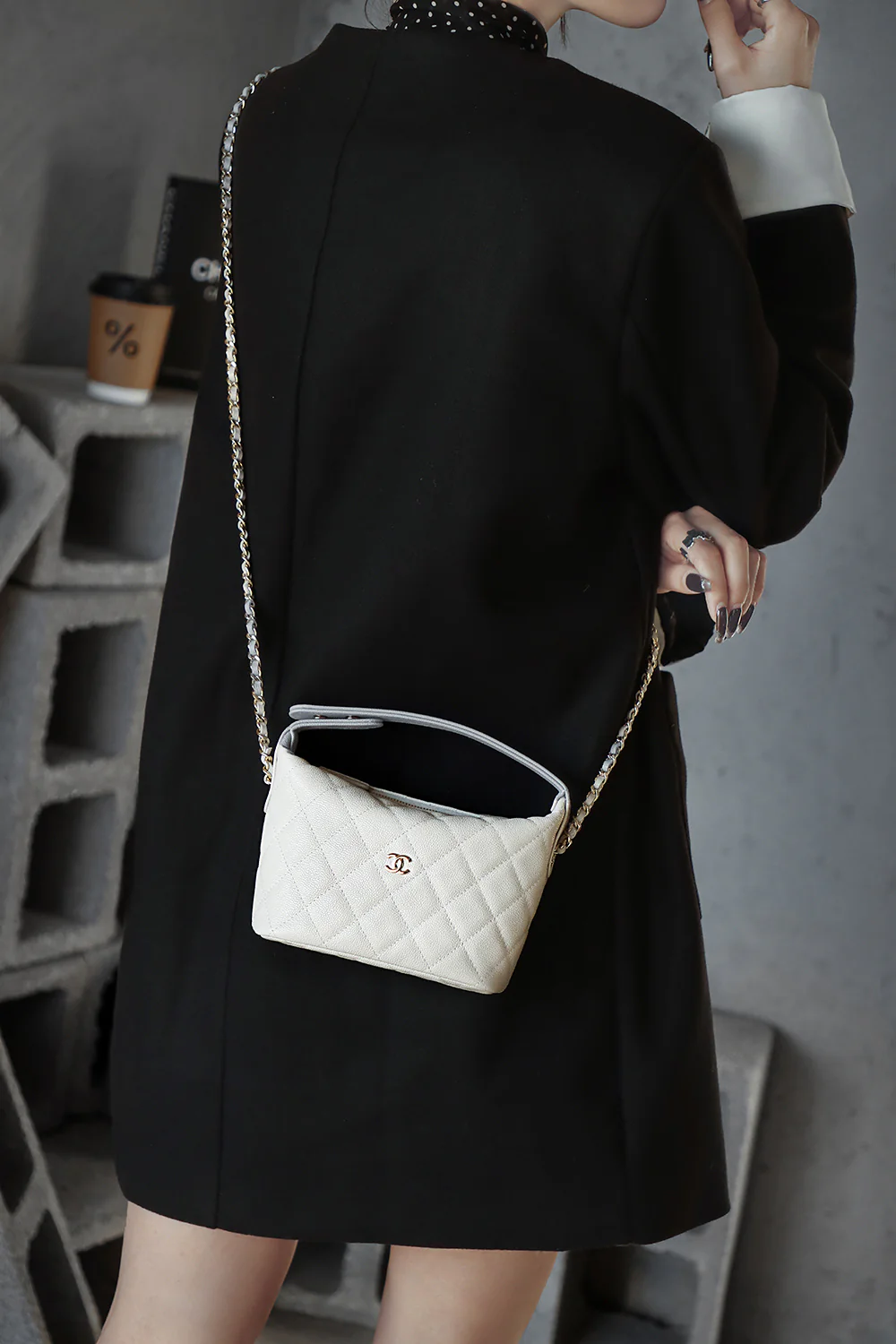 Chanel 25c - Средняя длина, телячья кожа - Сумка для ланча - Белая с золотой фурнитурой