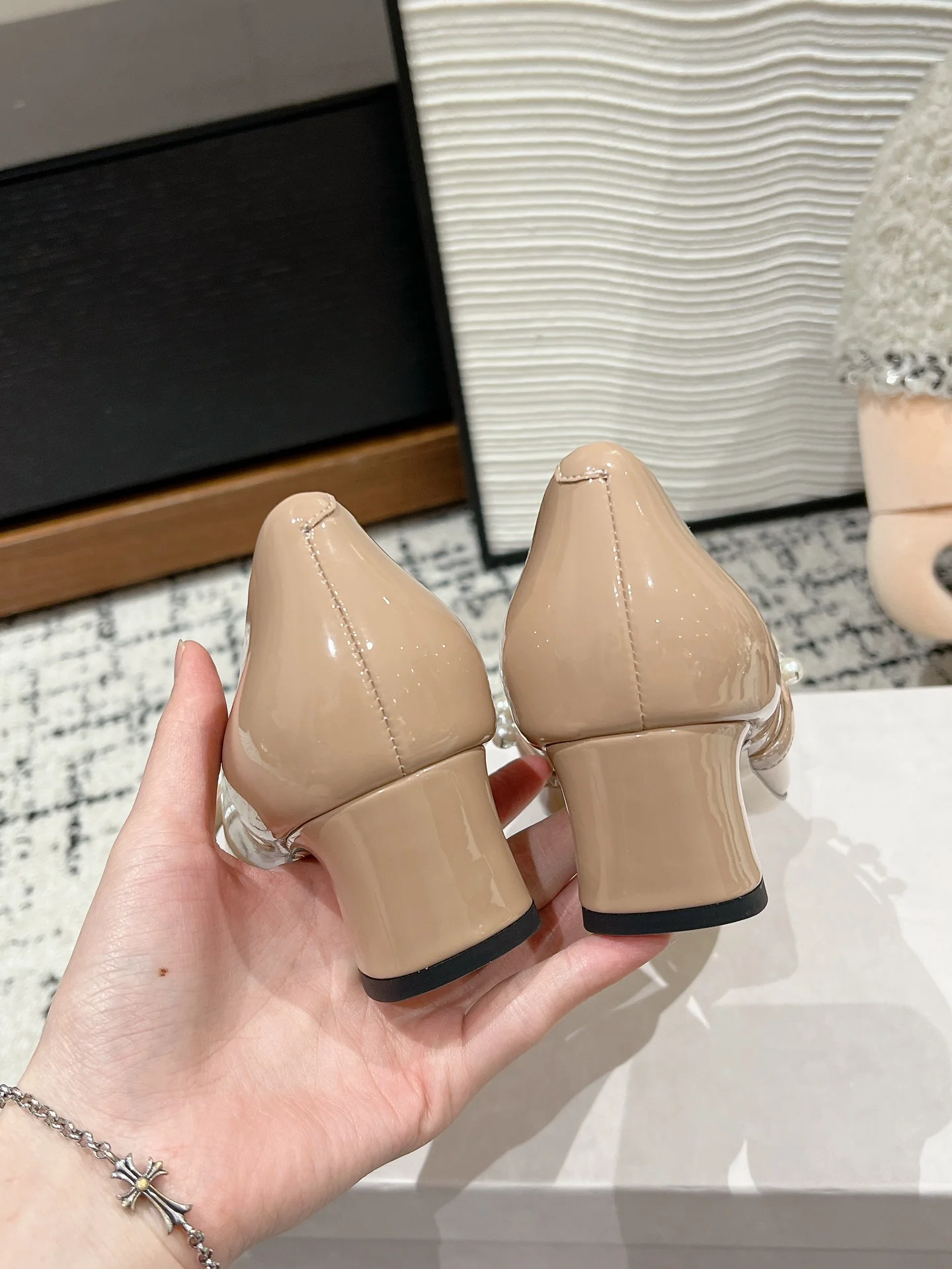 Туфли на низком каблуке Jimmy 2024 с квадратным носком и жемчужным блеском - розовые