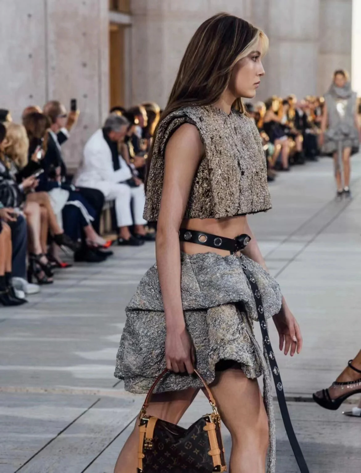 m46358-LV-side-trunk-mm-handbag/shoulder bag