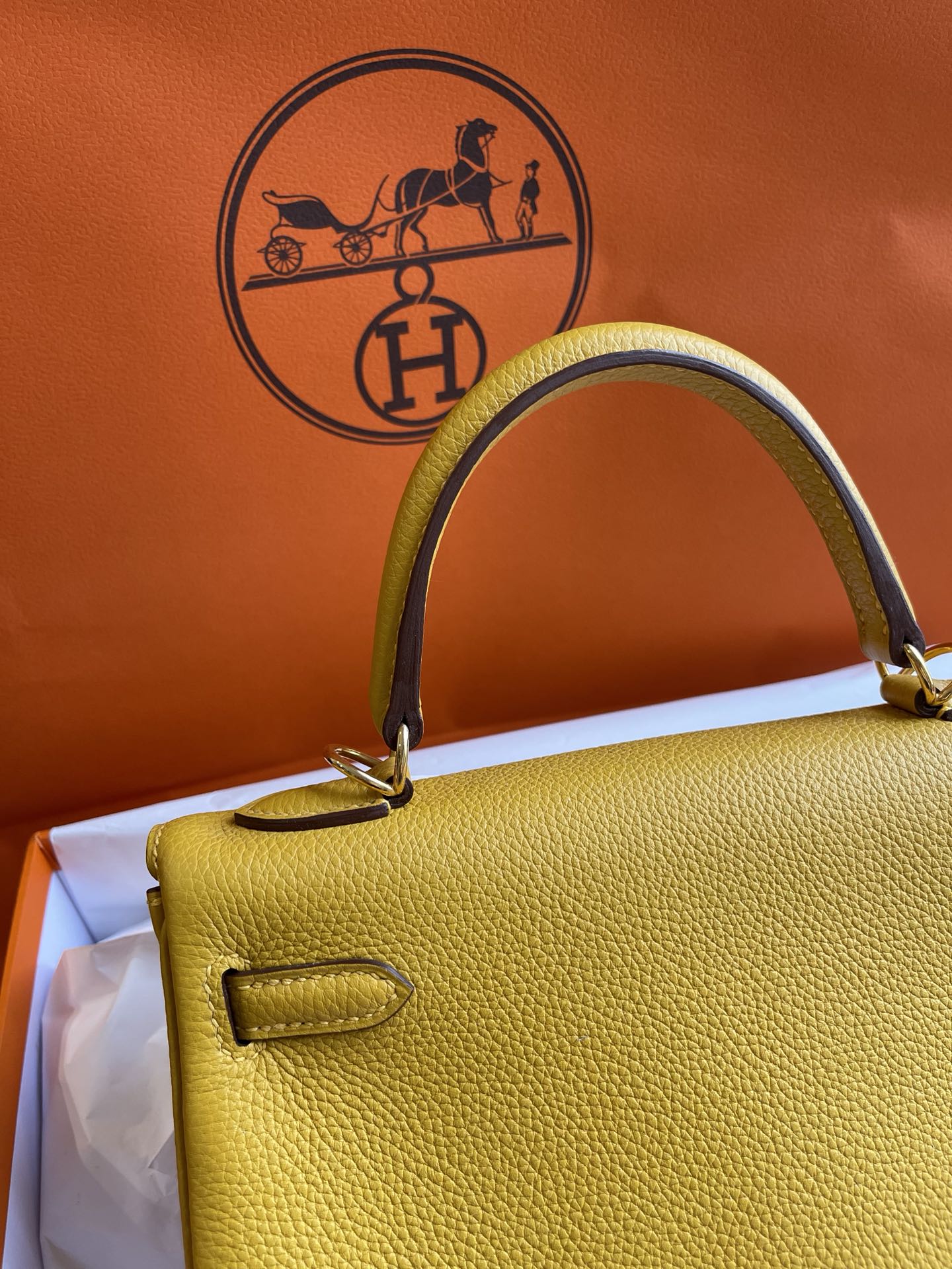 Пряжка Hermes Kelly 25 Togo 9D из янтарного желтого золота
