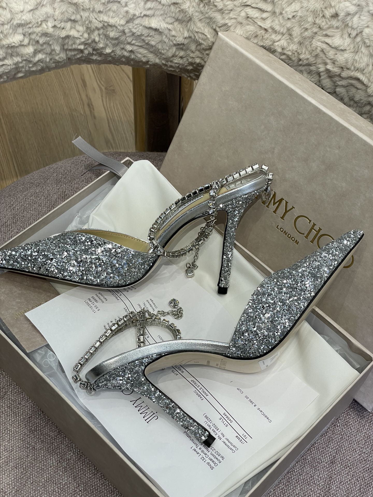 Jimmy - Весна/Лето 2022 - Цепочка на щиколотку со стразами - Туфли на высоком каблуке с острым носком