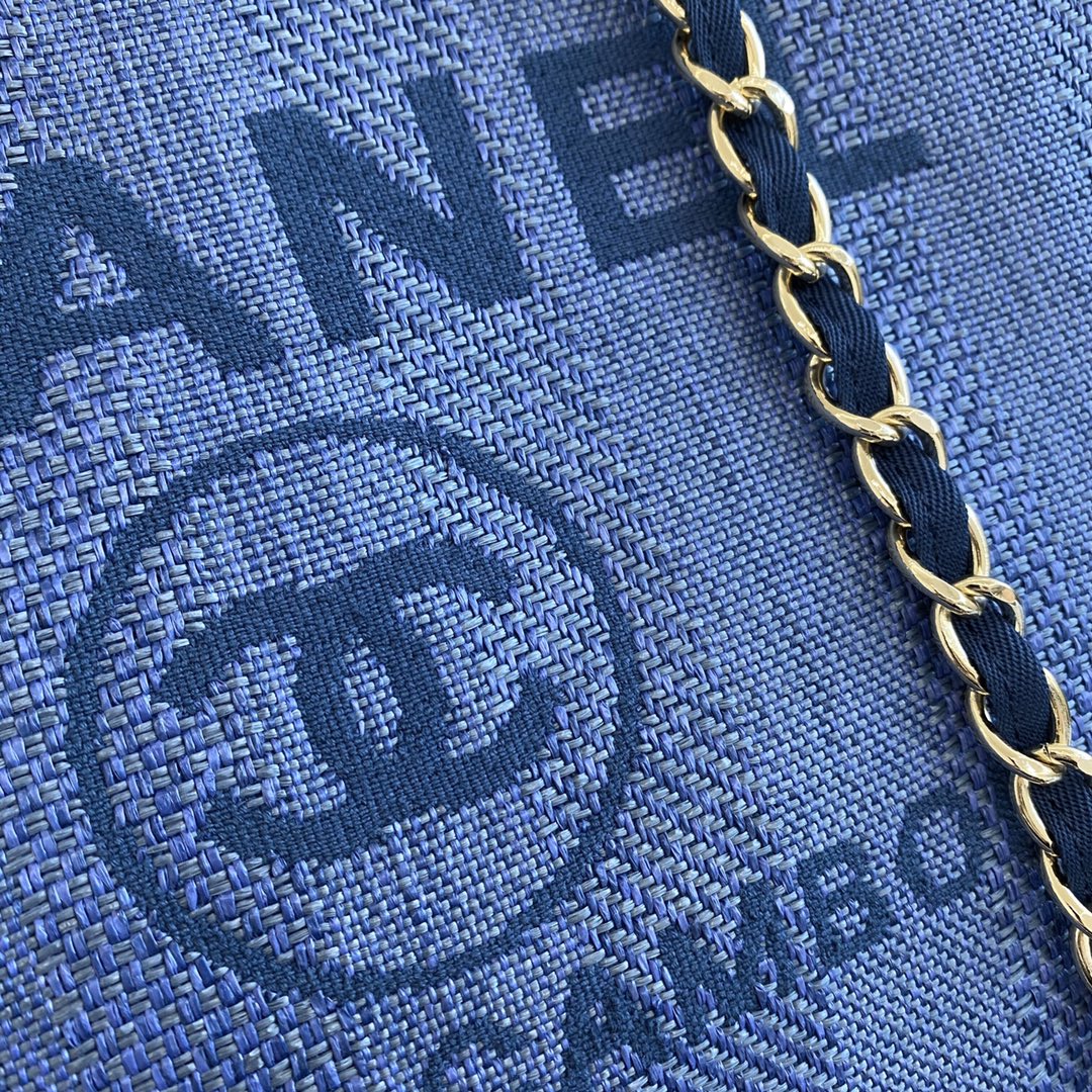 Большая пляжная сумка Chanel в темно-синюю полоску