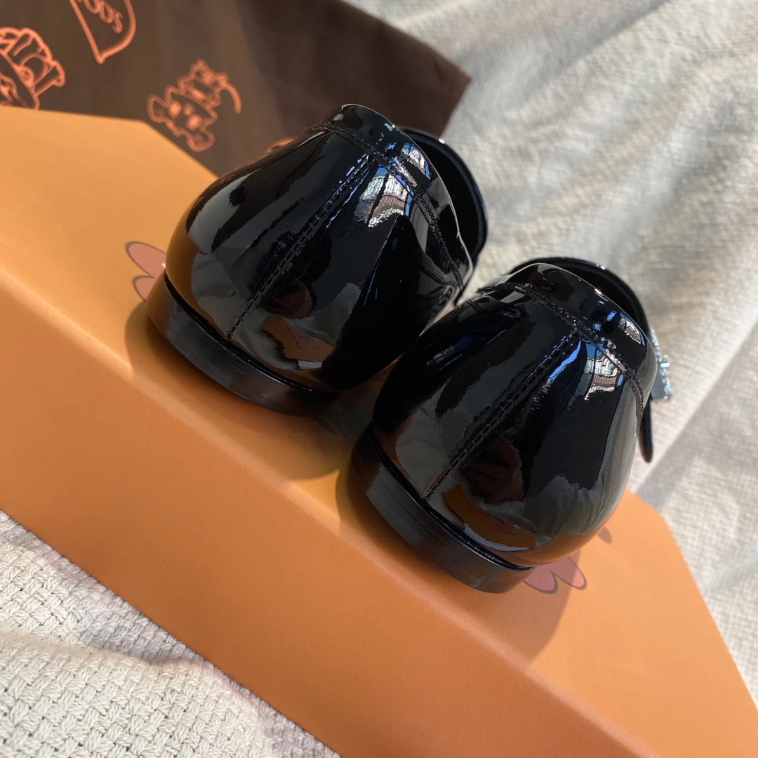 Tods - Лоферы с бриллиантовой пряжкой