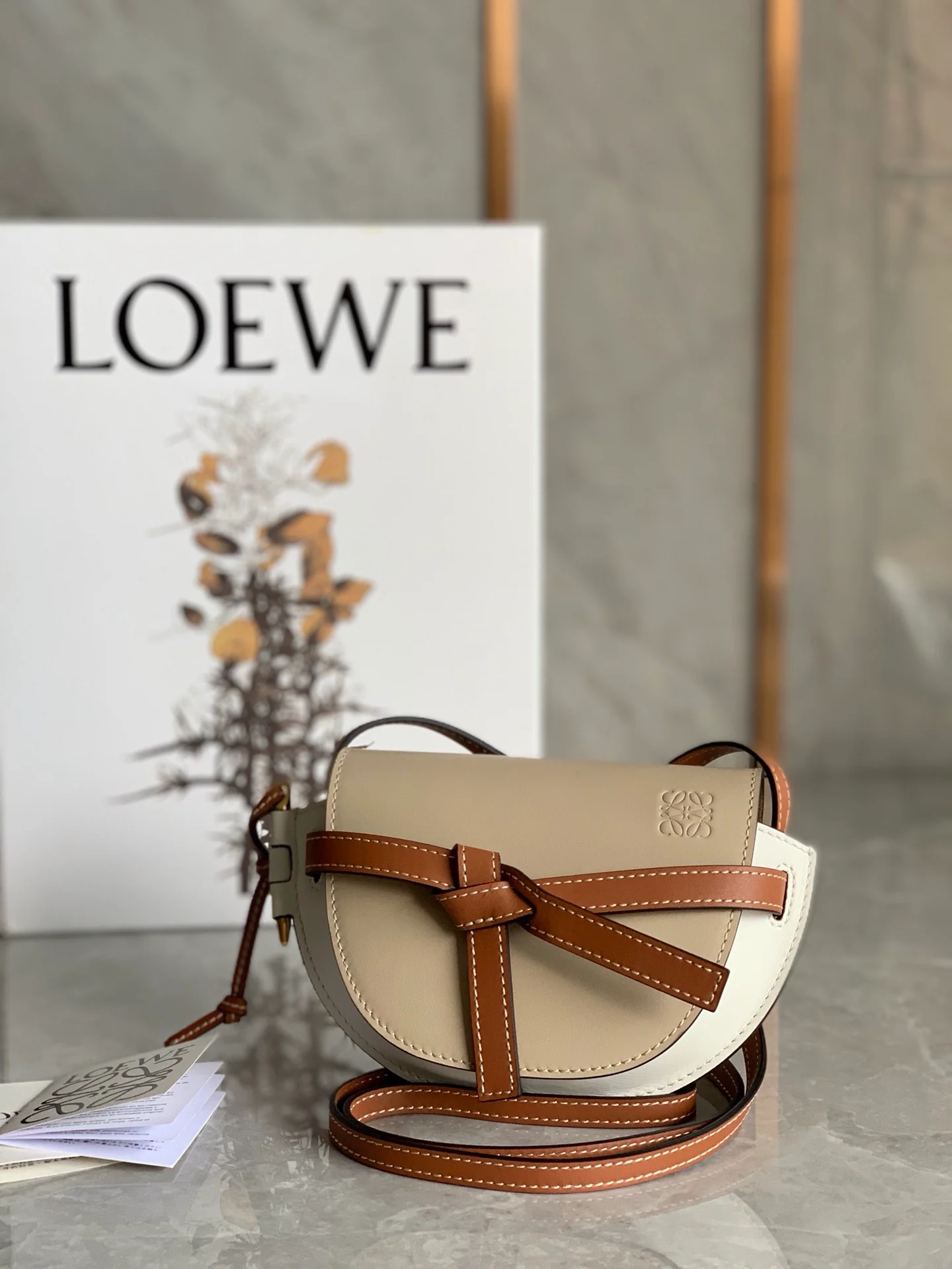 Loewe-gate-mini-21x12-5x9-5-cm-8