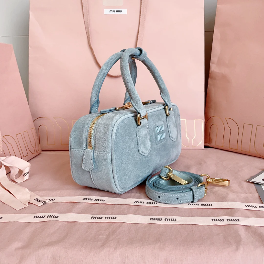 Сумка для боулинга Miu Miu 5bb142 из замши - светло-голубая